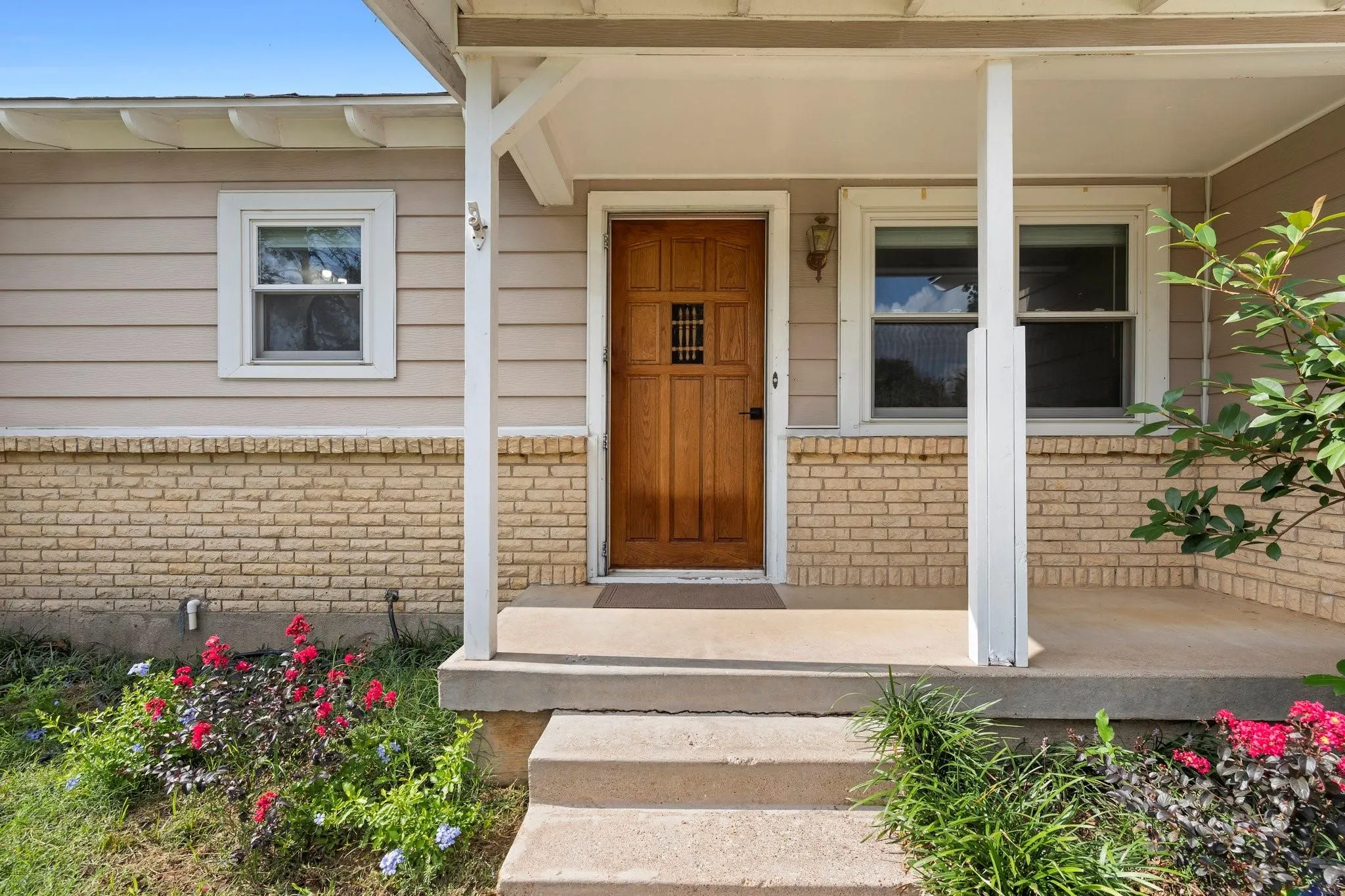 Single Family Residence For Rent in Tarrant County , 777 Cullum Avenue, Hurst, Texas 76053, 3 Bedroom, 1 Bathroom, 1 Garage spaces, 1,571 Sqft, built in 1959, mls#21380731, Real Estate Agent in Hurst, Homes For Rent in Tarrant county, Homes For Rent in Hurst, Realtor in Hurst Texas, Real Estate Brokerage Independent Realty Texas, Luminita Cordes Realtor