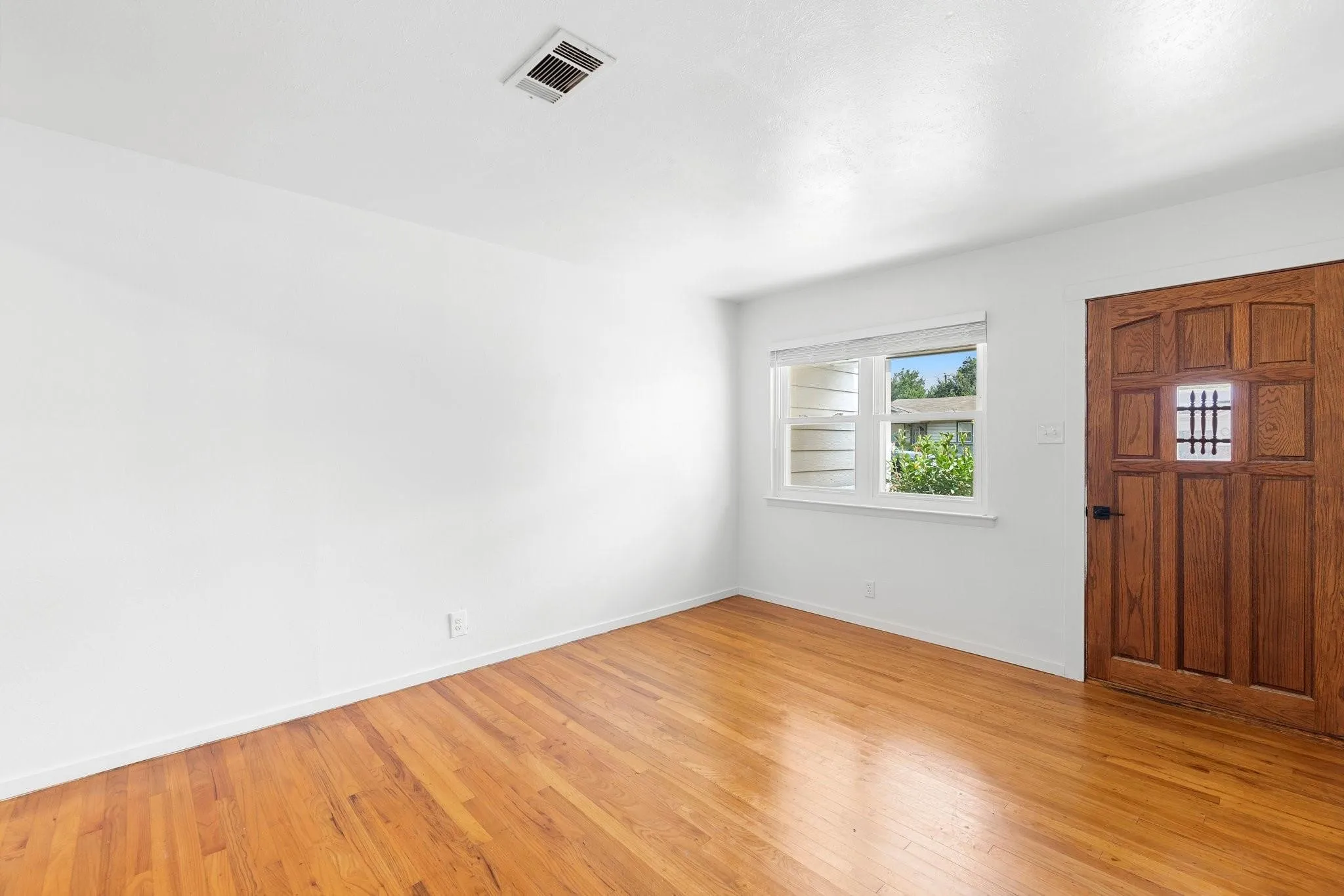 Single Family Residence For Rent in Tarrant County , 777 Cullum Avenue, Hurst, Texas 76053, 3 Bedroom, 1 Bathroom, 1 Garage spaces, 1,571 Sqft, built in 1959, mls#21380731, Real Estate Agent in Hurst, Homes For Rent in Tarrant county, Homes For Rent in Hurst, Realtor in Hurst Texas, Real Estate Brokerage Independent Realty Texas, Luminita Cordes Realtor