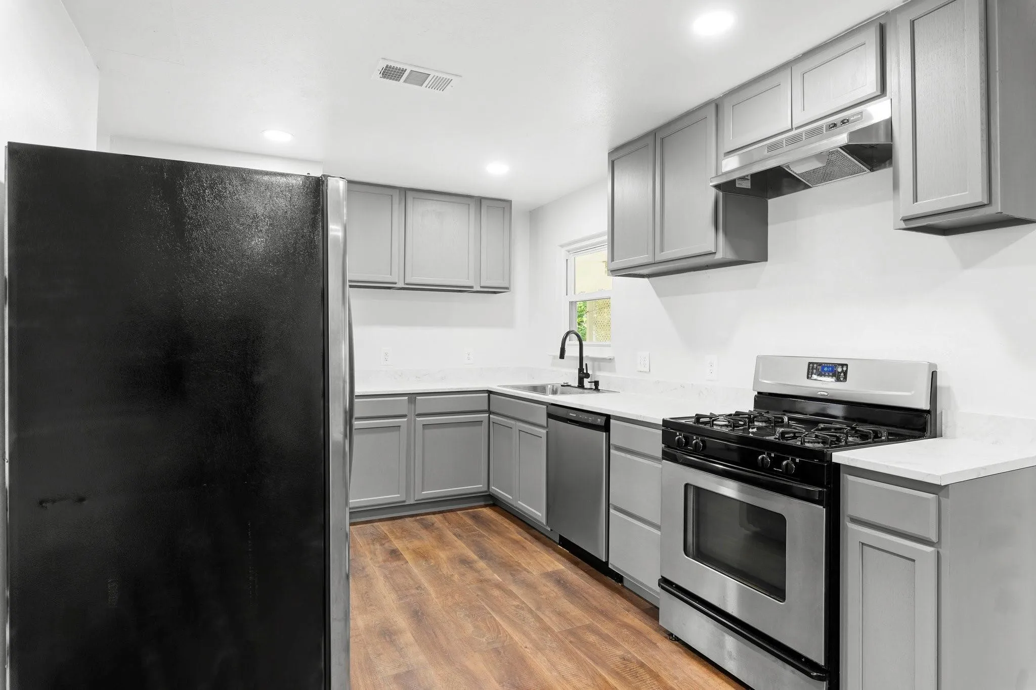 Single Family Residence For Rent in Tarrant County , 777 Cullum Avenue, Hurst, Texas 76053, 3 Bedroom, 1 Bathroom, 1 Garage spaces, 1,571 Sqft, built in 1959, mls#21380731, Real Estate Agent in Hurst, Homes For Rent in Tarrant county, Homes For Rent in Hurst, Realtor in Hurst Texas, Real Estate Brokerage Independent Realty Texas, Luminita Cordes Realtor