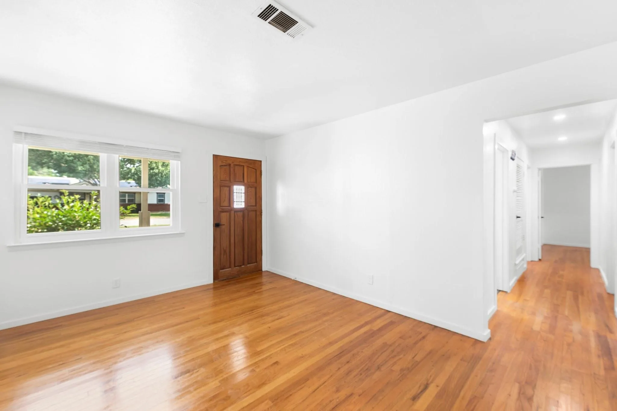 Single Family Residence For Rent in Tarrant County , 777 Cullum Avenue, Hurst, Texas 76053, 3 Bedroom, 1 Bathroom, 1 Garage spaces, 1,571 Sqft, built in 1959, mls#21380731, Real Estate Agent in Hurst, Homes For Rent in Tarrant county, Homes For Rent in Hurst, Realtor in Hurst Texas, Real Estate Brokerage Independent Realty Texas, Luminita Cordes Realtor