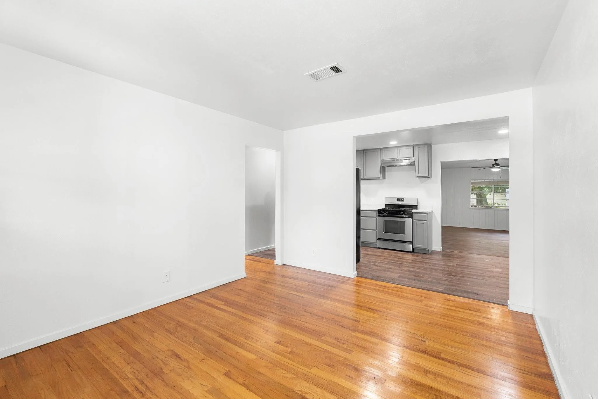 Single Family Residence For Rent in Tarrant County , 777 Cullum Avenue, Hurst, Texas 76053, 3 Bedroom, 1 Bathroom, 1 Garage spaces, 1,571 Sqft, built in 1959, mls#21380731, Real Estate Agent in Hurst, Homes For Rent in Tarrant county, Homes For Rent in Hurst, Realtor in Hurst Texas, Real Estate Brokerage Independent Realty Texas, Luminita Cordes Realtor