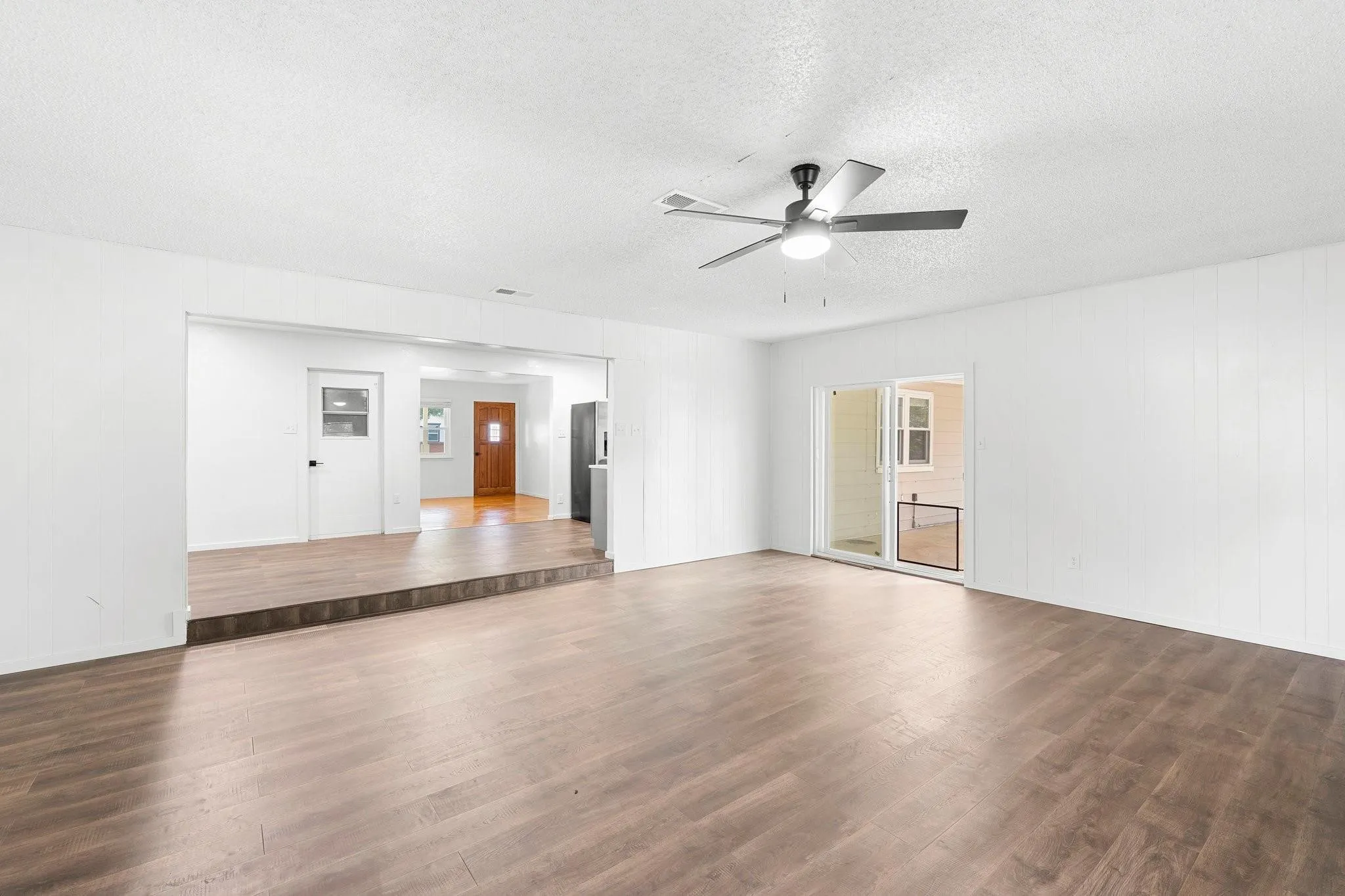 Single Family Residence For Rent in Tarrant County , 777 Cullum Avenue, Hurst, Texas 76053, 3 Bedroom, 1 Bathroom, 1 Garage spaces, 1,571 Sqft, built in 1959, mls#21380731, Real Estate Agent in Hurst, Homes For Rent in Tarrant county, Homes For Rent in Hurst, Realtor in Hurst Texas, Real Estate Brokerage Independent Realty Texas, Luminita Cordes Realtor