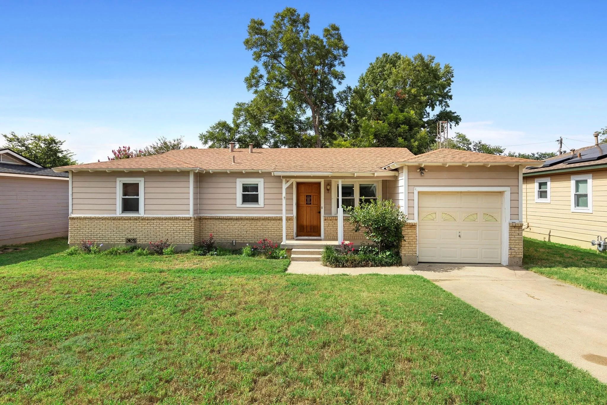 Single Family Residence For Rent in Tarrant County , 777 Cullum Avenue, Hurst, Texas 76053, 3 Bedroom, 1 Bathroom, 1 Garage spaces, 1,571 Sqft, built in 1959, mls#21380731, Real Estate Agent in Hurst, Homes For Rent in Tarrant county, Homes For Rent in Hurst, Realtor in Hurst Texas, Real Estate Brokerage Independent Realty Texas, Luminita Cordes Realtor