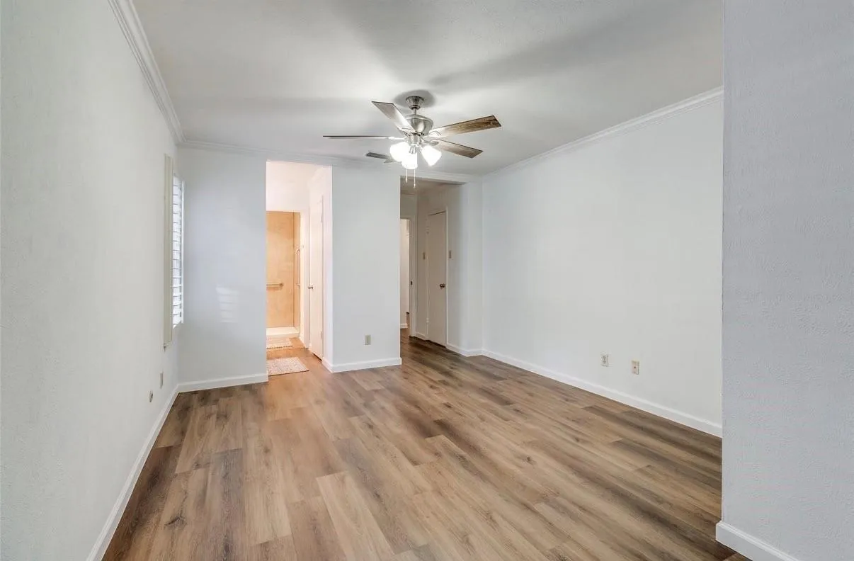 Townhouse For Sale in Dallas County , 13853 Leinsper Green Street, Dallas, Texas 75240, 3 Bedroom, 2 Bathroom, 2 Garage spaces, 1,430 Sqft, built in 1969, mls#21385022, Real Estate Agent in Dallas, Homes For Sale in Dallas county, Homes For Sale in Dallas, Realtor in Dallas Texas, Real Estate Brokerage Independent Realty Texas, Luminita Cordes Realtor