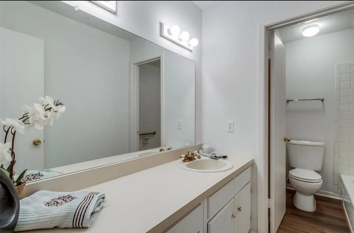 Townhouse For Sale in Dallas County , 13853 Leinsper Green Street, Dallas, Texas 75240, 3 Bedroom, 2 Bathroom, 2 Garage spaces, 1,430 Sqft, built in 1969, mls#21385022, Real Estate Agent in Dallas, Homes For Sale in Dallas county, Homes For Sale in Dallas, Realtor in Dallas Texas, Real Estate Brokerage Independent Realty Texas, Luminita Cordes Realtor