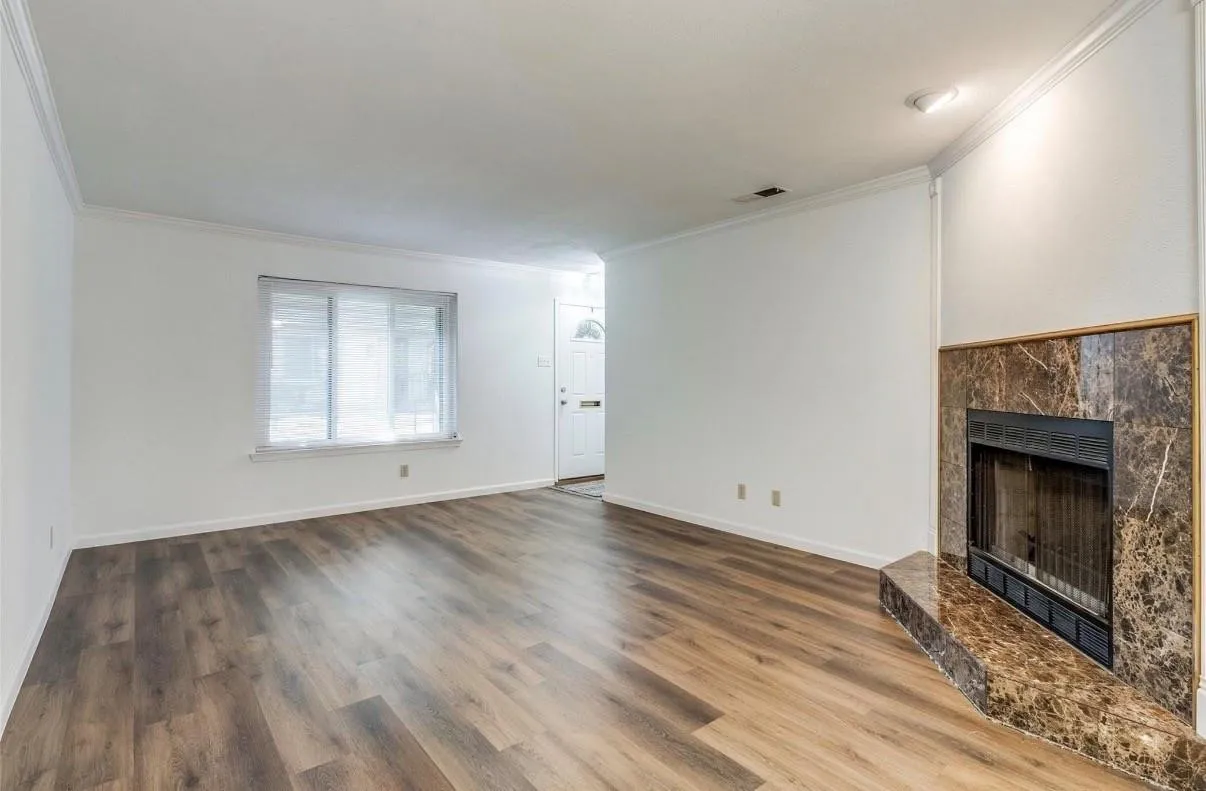 Townhouse For Sale in Dallas County , 13853 Leinsper Green Street, Dallas, Texas 75240, 3 Bedroom, 2 Bathroom, 2 Garage spaces, 1,430 Sqft, built in 1969, mls#21385022, Real Estate Agent in Dallas, Homes For Sale in Dallas county, Homes For Sale in Dallas, Realtor in Dallas Texas, Real Estate Brokerage Independent Realty Texas, Luminita Cordes Realtor