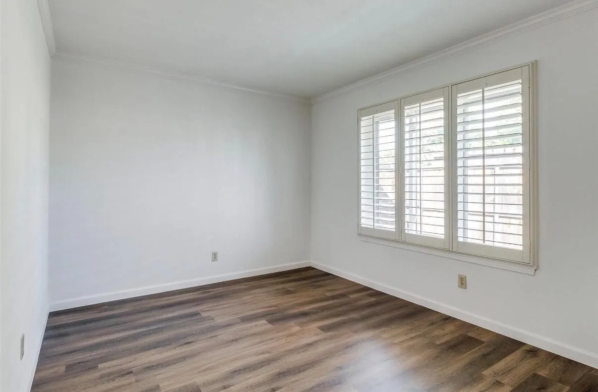 Townhouse For Sale in Dallas County , 13853 Leinsper Green Street, Dallas, Texas 75240, 3 Bedroom, 2 Bathroom, 2 Garage spaces, 1,430 Sqft, built in 1969, mls#21385022, Real Estate Agent in Dallas, Homes For Sale in Dallas county, Homes For Sale in Dallas, Realtor in Dallas Texas, Real Estate Brokerage Independent Realty Texas, Luminita Cordes Realtor