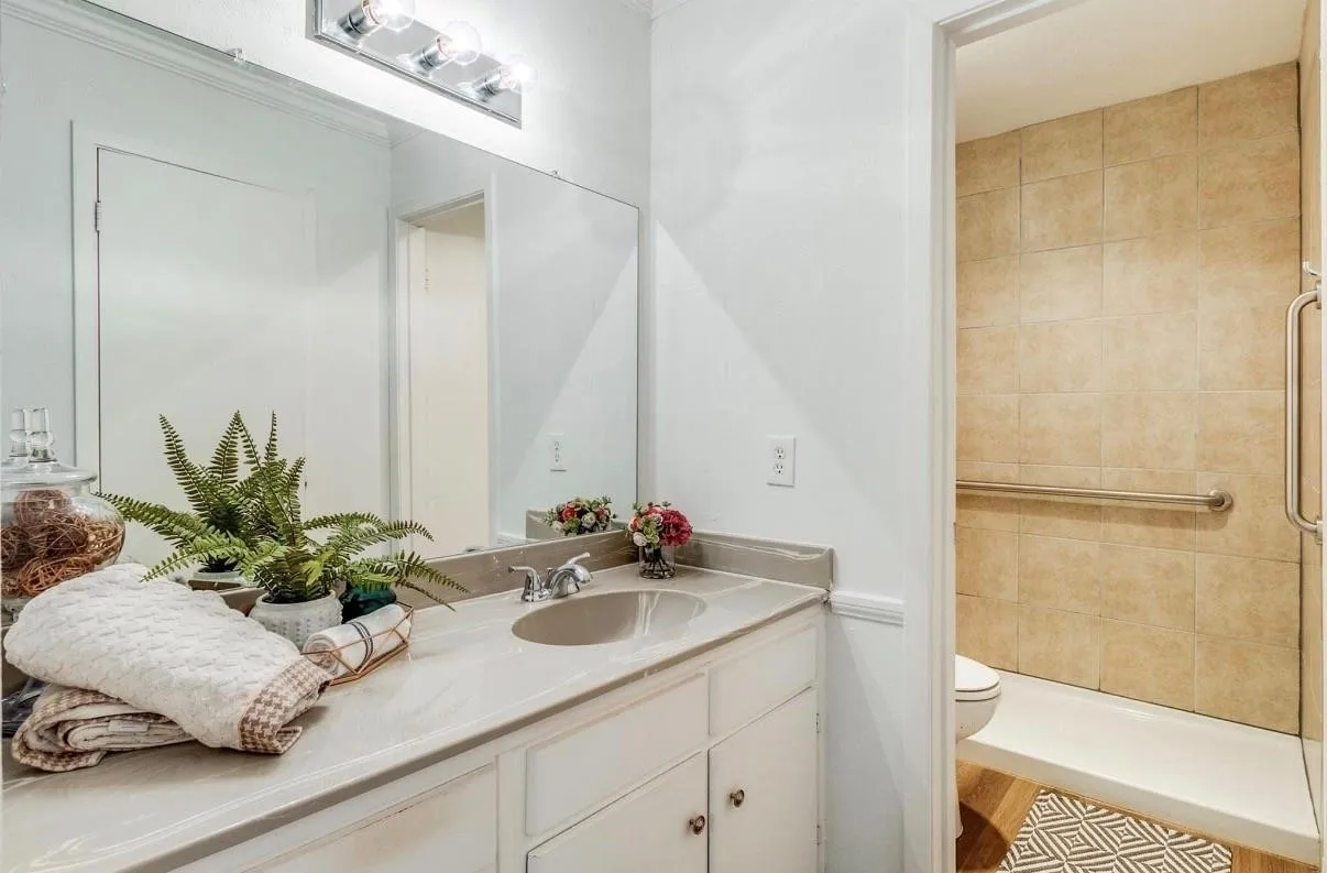Townhouse For Sale in Dallas County , 13853 Leinsper Green Street, Dallas, Texas 75240, 3 Bedroom, 2 Bathroom, 2 Garage spaces, 1,430 Sqft, built in 1969, mls#21385022, Real Estate Agent in Dallas, Homes For Sale in Dallas county, Homes For Sale in Dallas, Realtor in Dallas Texas, Real Estate Brokerage Independent Realty Texas, Luminita Cordes Realtor