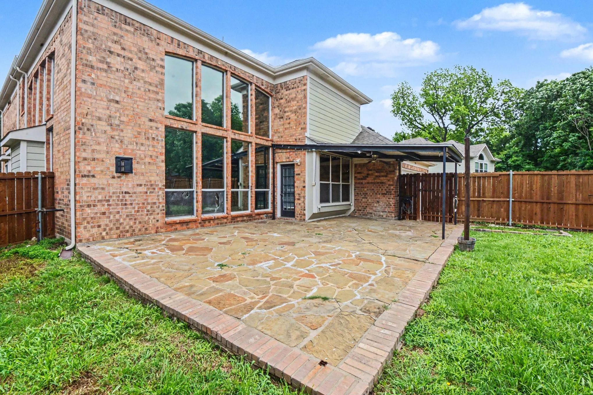Single Family Residence For Sale in Dallas County , 1930 Wind Lake Circle, Garland, Texas 75040, 4 Bedroom, 3 Bathroom, 2 Garage spaces, 4,350 Sqft, built in 2005, mls#21384816, Real Estate Agent in Garland, Homes For Sale in Dallas county, Homes For Sale in Garland, Realtor in Garland Texas, Real Estate Brokerage Independent Realty Texas, Luminita Cordes Realtor