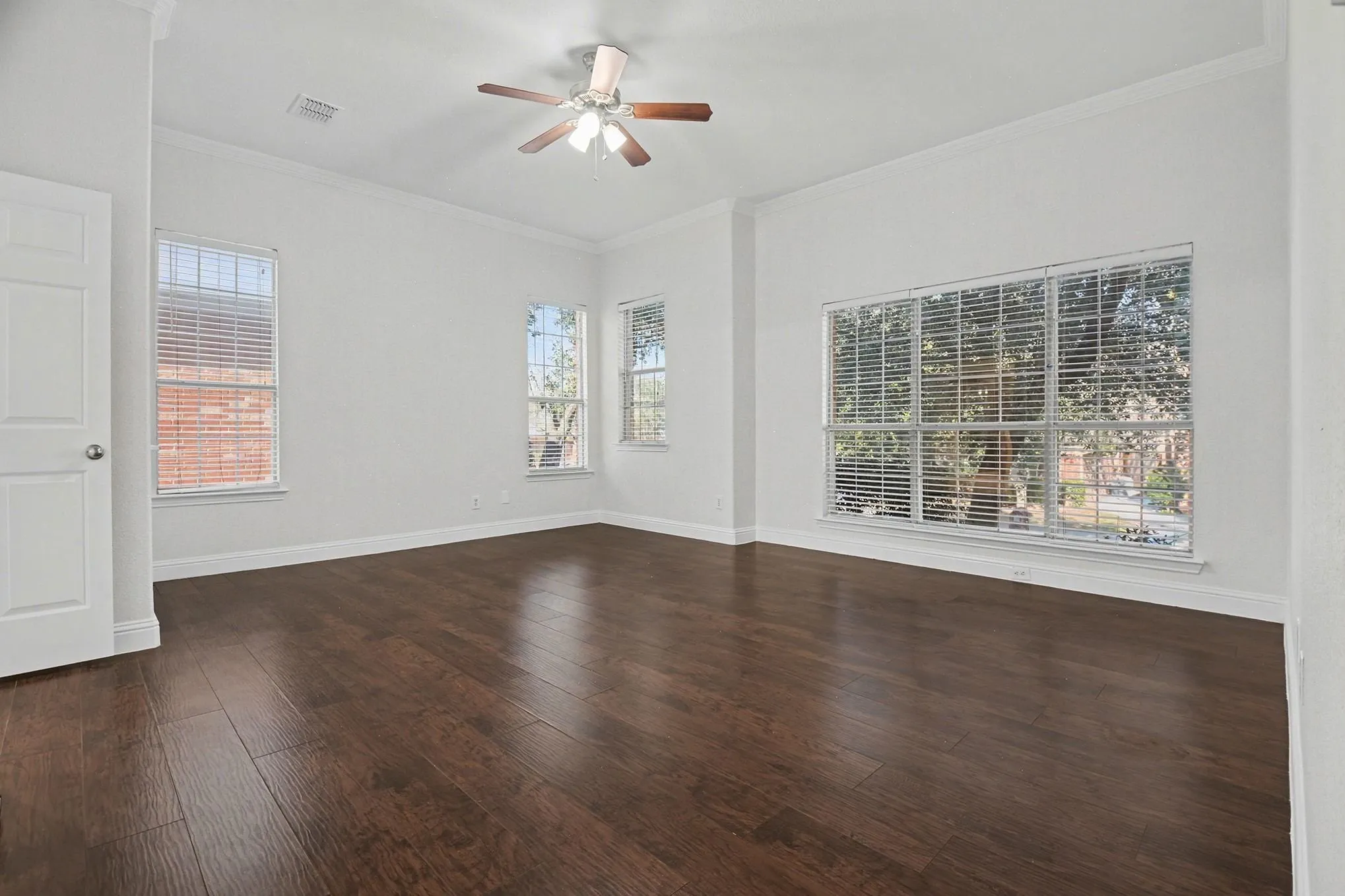 Single Family Residence For Sale in Dallas County , 1930 Wind Lake Circle, Garland, Texas 75040, 4 Bedroom, 3 Bathroom, 2 Garage spaces, 4,350 Sqft, built in 2005, mls#21384816, Real Estate Agent in Garland, Homes For Sale in Dallas county, Homes For Sale in Garland, Realtor in Garland Texas, Real Estate Brokerage Independent Realty Texas, Luminita Cordes Realtor