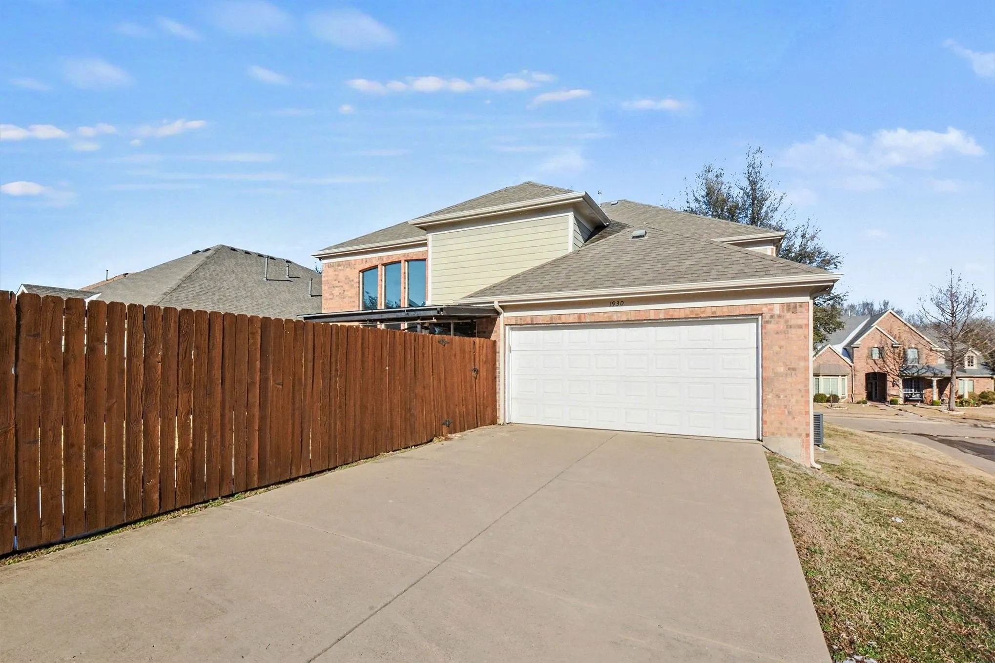 Single Family Residence For Sale in Dallas County , 1930 Wind Lake Circle, Garland, Texas 75040, 4 Bedroom, 3 Bathroom, 2 Garage spaces, 4,350 Sqft, built in 2005, mls#21384816, Real Estate Agent in Garland, Homes For Sale in Dallas county, Homes For Sale in Garland, Realtor in Garland Texas, Real Estate Brokerage Independent Realty Texas, Luminita Cordes Realtor