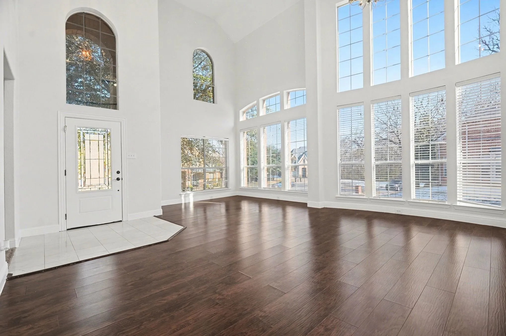 Single Family Residence For Sale in Dallas County , 1930 Wind Lake Circle, Garland, Texas 75040, 4 Bedroom, 3 Bathroom, 2 Garage spaces, 4,350 Sqft, built in 2005, mls#21384816, Real Estate Agent in Garland, Homes For Sale in Dallas county, Homes For Sale in Garland, Realtor in Garland Texas, Real Estate Brokerage Independent Realty Texas, Luminita Cordes Realtor