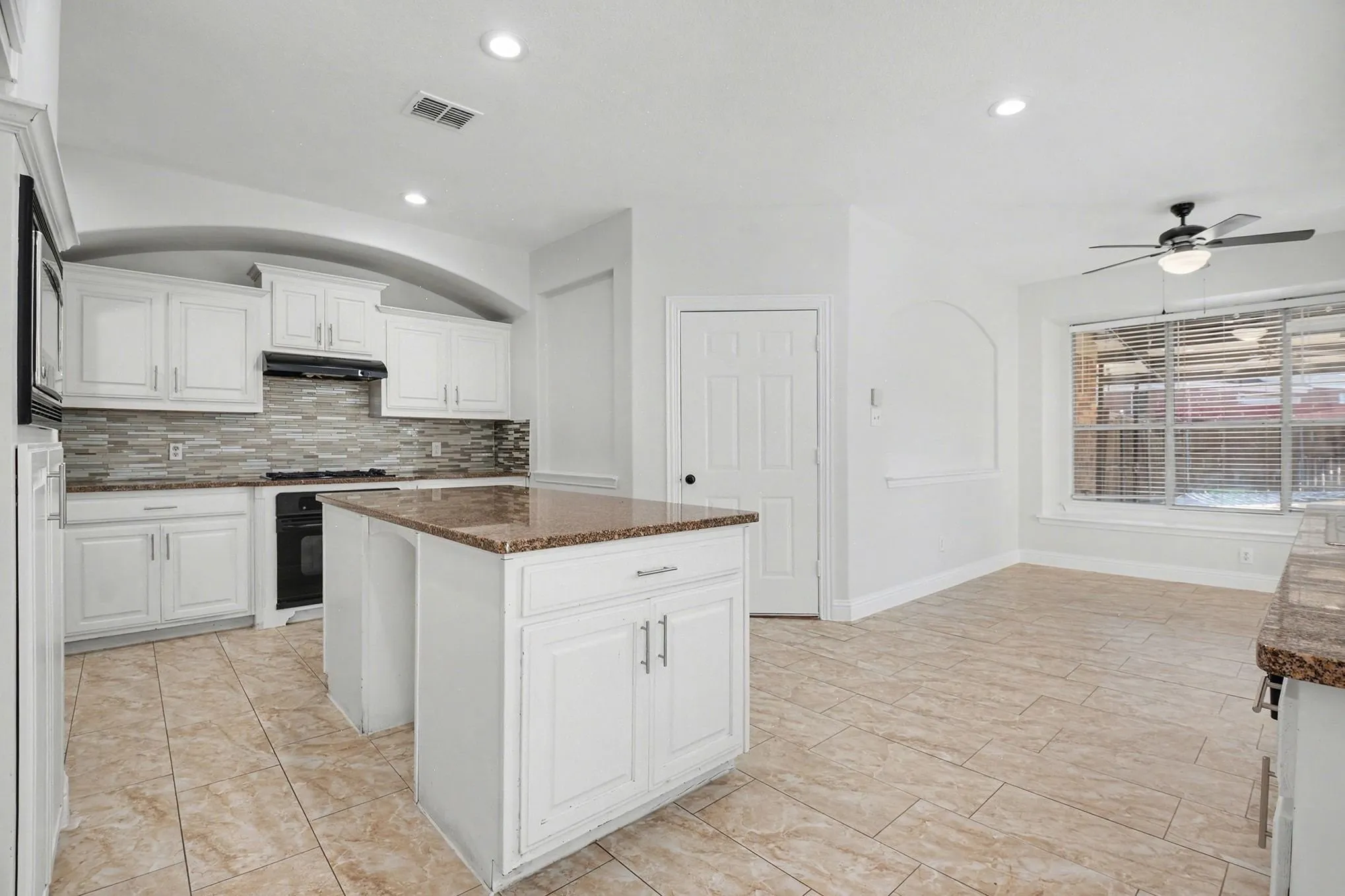 Single Family Residence For Sale in Dallas County , 1930 Wind Lake Circle, Garland, Texas 75040, 4 Bedroom, 3 Bathroom, 2 Garage spaces, 4,350 Sqft, built in 2005, mls#21384816, Real Estate Agent in Garland, Homes For Sale in Dallas county, Homes For Sale in Garland, Realtor in Garland Texas, Real Estate Brokerage Independent Realty Texas, Luminita Cordes Realtor