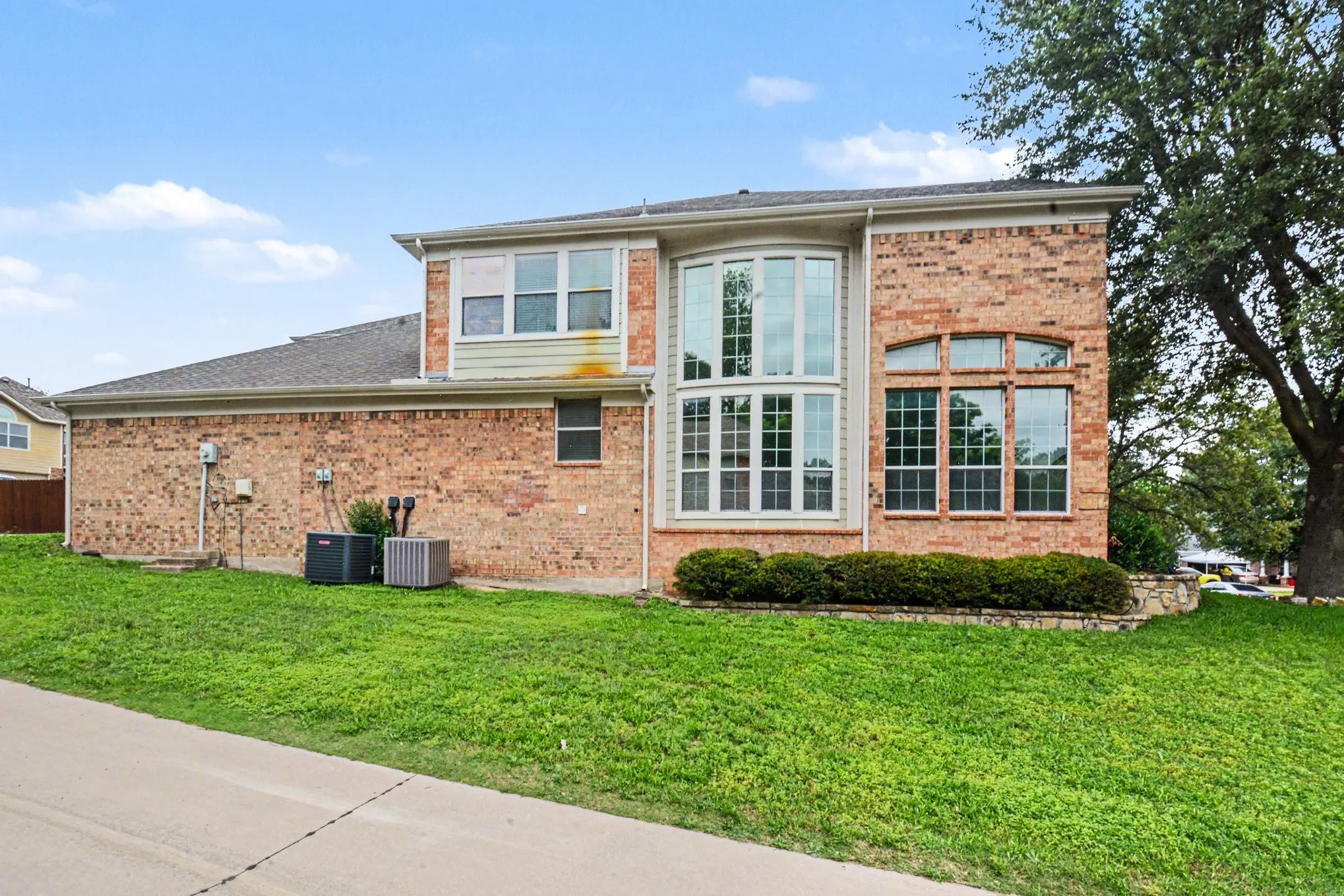 Single Family Residence For Sale in Dallas County , 1930 Wind Lake Circle, Garland, Texas 75040, 4 Bedroom, 3 Bathroom, 2 Garage spaces, 4,350 Sqft, built in 2005, mls#21384816, Real Estate Agent in Garland, Homes For Sale in Dallas county, Homes For Sale in Garland, Realtor in Garland Texas, Real Estate Brokerage Independent Realty Texas, Luminita Cordes Realtor