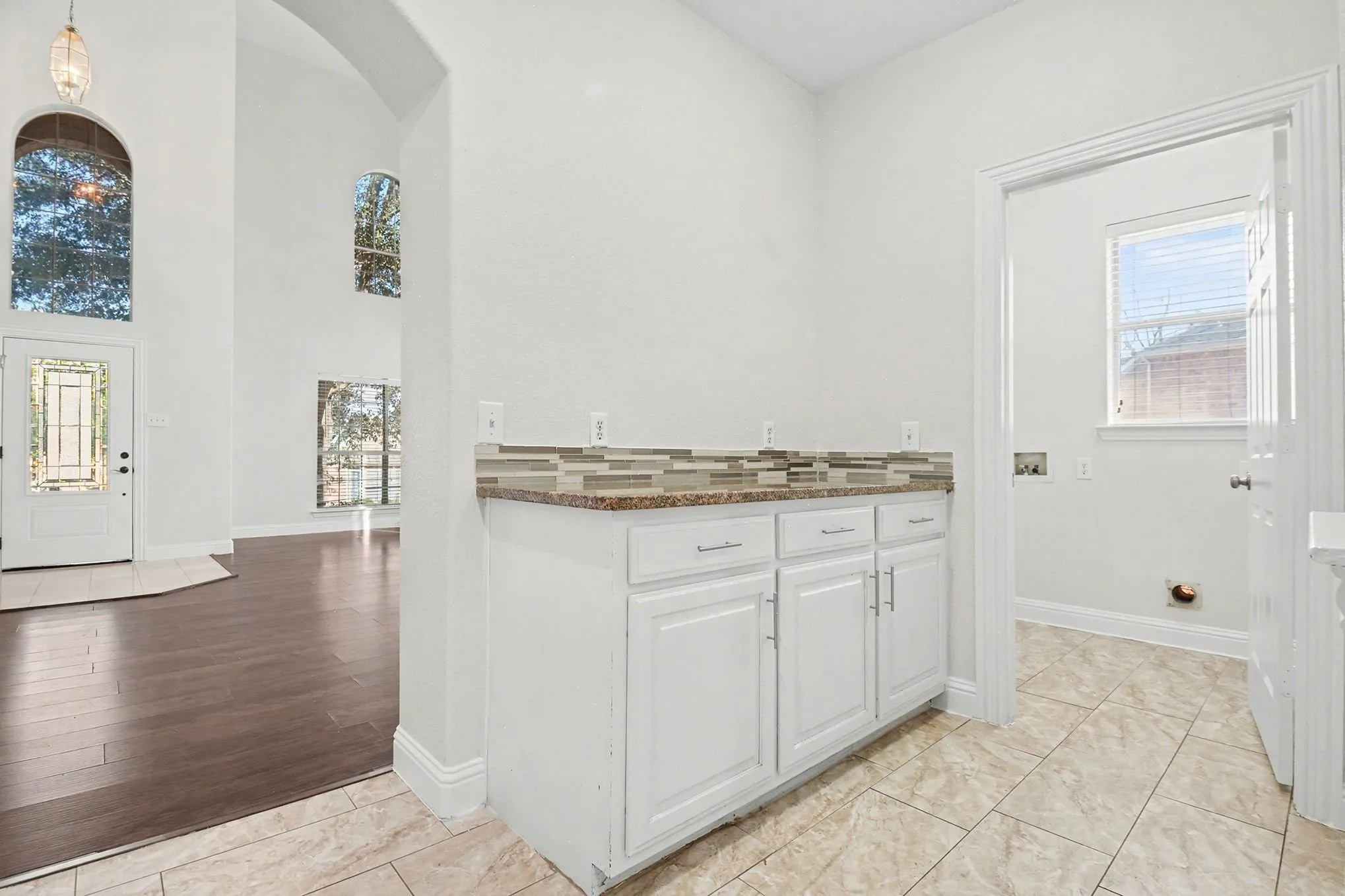 Single Family Residence For Sale in Dallas County , 1930 Wind Lake Circle, Garland, Texas 75040, 4 Bedroom, 3 Bathroom, 2 Garage spaces, 4,350 Sqft, built in 2005, mls#21384816, Real Estate Agent in Garland, Homes For Sale in Dallas county, Homes For Sale in Garland, Realtor in Garland Texas, Real Estate Brokerage Independent Realty Texas, Luminita Cordes Realtor