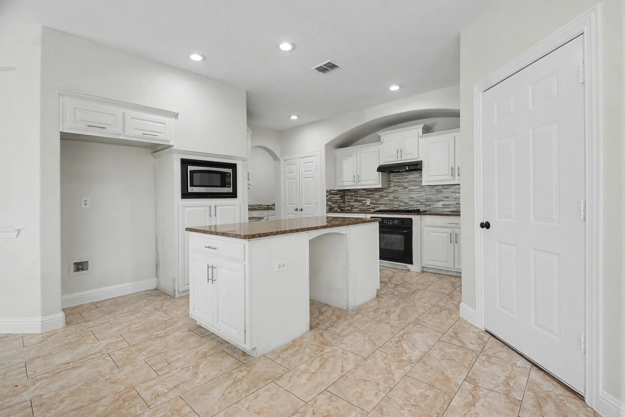 Single Family Residence For Sale in Dallas County , 1930 Wind Lake Circle, Garland, Texas 75040, 4 Bedroom, 3 Bathroom, 2 Garage spaces, 4,350 Sqft, built in 2005, mls#21384816, Real Estate Agent in Garland, Homes For Sale in Dallas county, Homes For Sale in Garland, Realtor in Garland Texas, Real Estate Brokerage Independent Realty Texas, Luminita Cordes Realtor