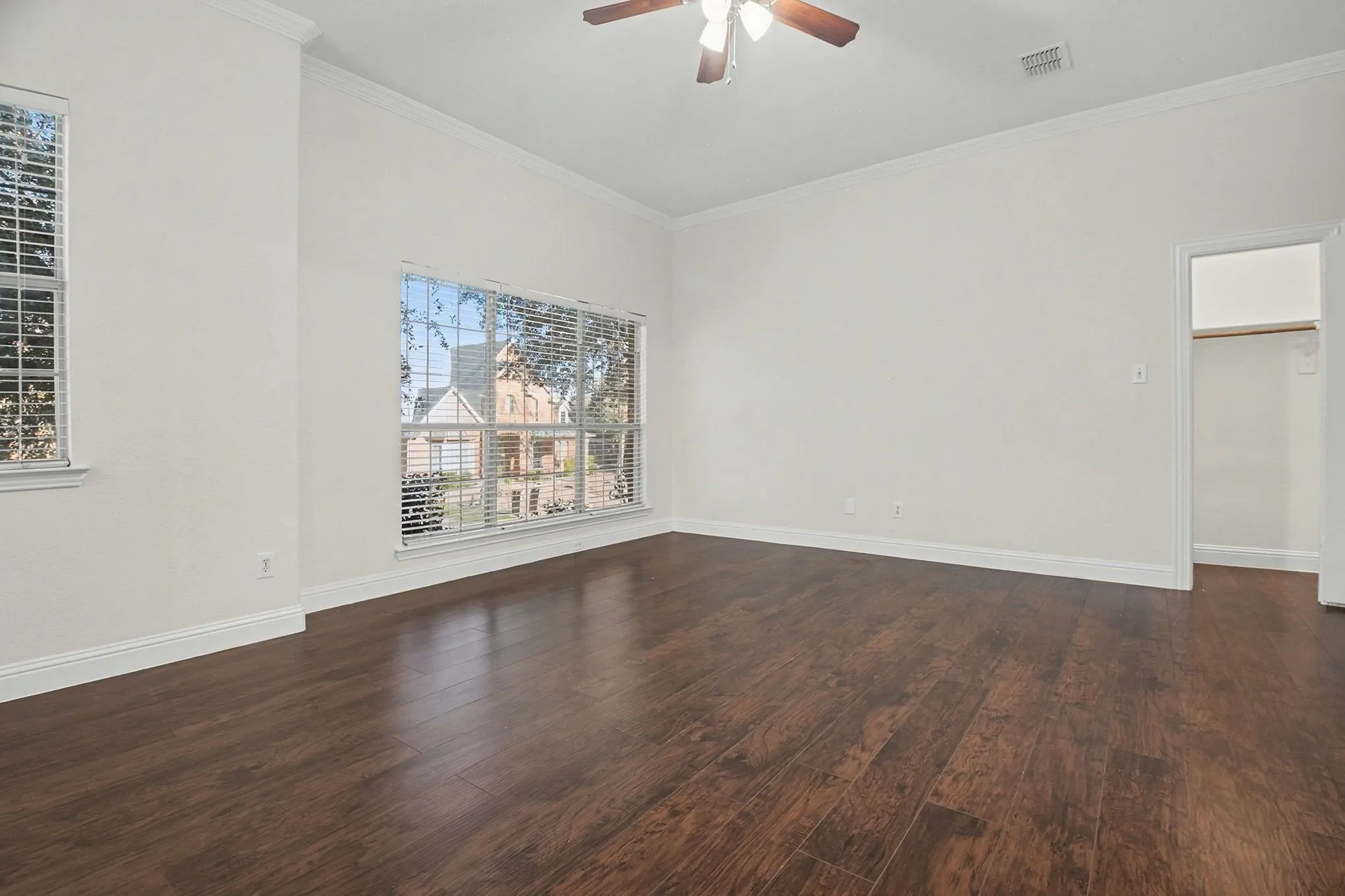 Single Family Residence For Sale in Dallas County , 1930 Wind Lake Circle, Garland, Texas 75040, 4 Bedroom, 3 Bathroom, 2 Garage spaces, 4,350 Sqft, built in 2005, mls#21384816, Real Estate Agent in Garland, Homes For Sale in Dallas county, Homes For Sale in Garland, Realtor in Garland Texas, Real Estate Brokerage Independent Realty Texas, Luminita Cordes Realtor