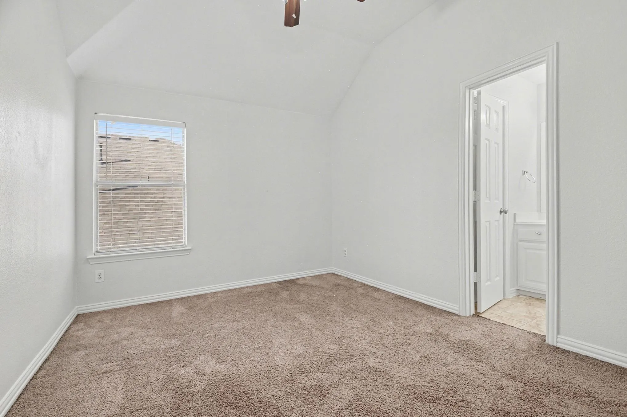 Single Family Residence For Sale in Dallas County , 1930 Wind Lake Circle, Garland, Texas 75040, 4 Bedroom, 3 Bathroom, 2 Garage spaces, 4,350 Sqft, built in 2005, mls#21384816, Real Estate Agent in Garland, Homes For Sale in Dallas county, Homes For Sale in Garland, Realtor in Garland Texas, Real Estate Brokerage Independent Realty Texas, Luminita Cordes Realtor