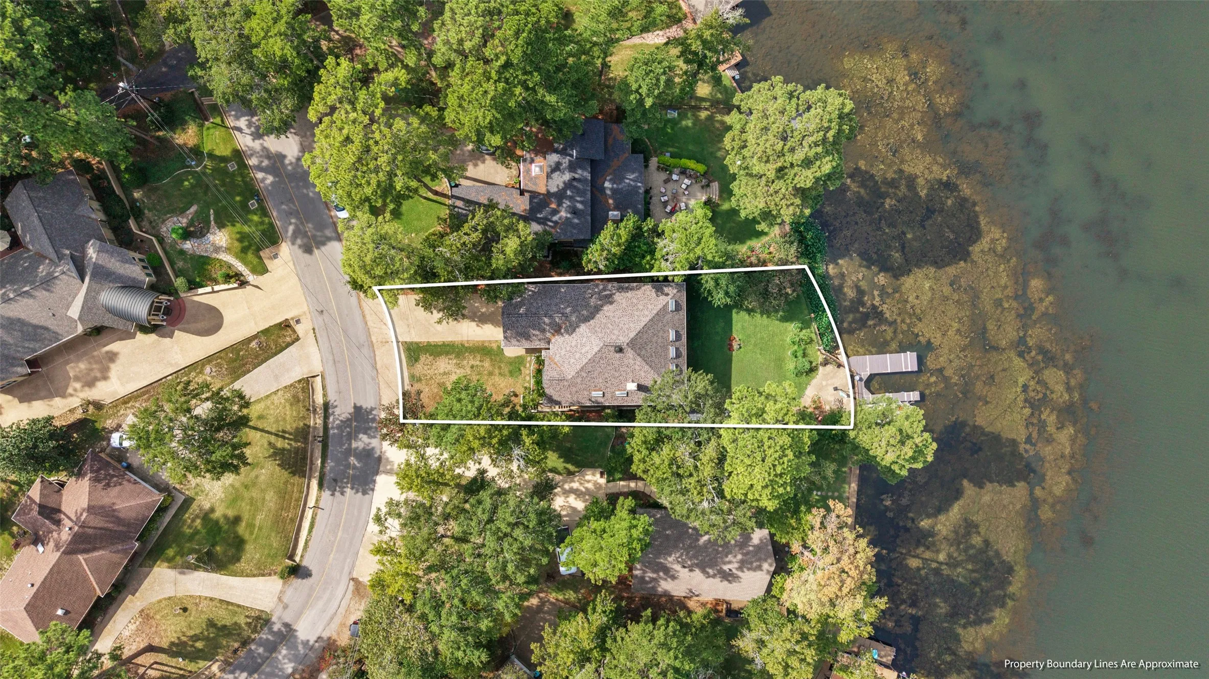 Single Family Residence For Sale in Smith County , 1551 E Tanglewood, Hideaway, Texas 75771, 4 Bedroom, 3 Bathroom, 2 Garage spaces, 2,596 Sqft, built in 1988, mls#21383485, Real Estate Agent in Hideaway, Homes For Sale in Smith county, Homes For Sale in Hideaway, Realtor in Hideaway Texas, Real Estate Brokerage Independent Realty Texas, Luminita Cordes Realtor