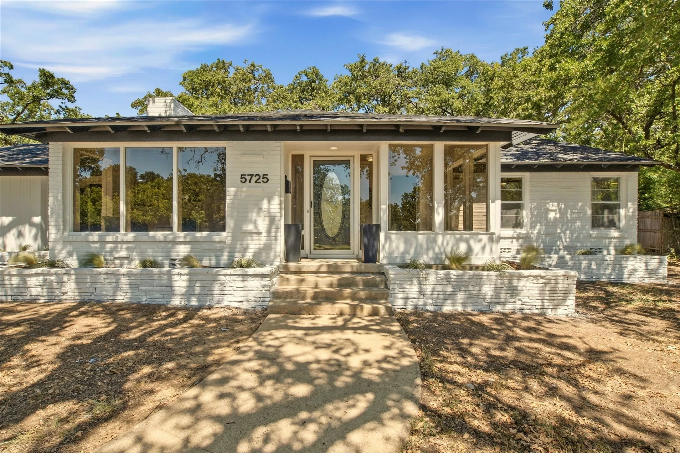 Single Family Residence For Sale in Tarrant County , 5725 Jacqueline Road, Fort Worth, Texas 76112, 4 Bedroom, 2 Bathroom, Garage spaces, 2,389 Sqft, built in 1953, mls#21385024, Real Estate Agent in Fort Worth, Homes For Sale in Tarrant county, Homes For Sale in Fort Worth, Realtor in Fort Worth Texas, Real Estate Brokerage Independent Realty Texas, Luminita Cordes Realtor