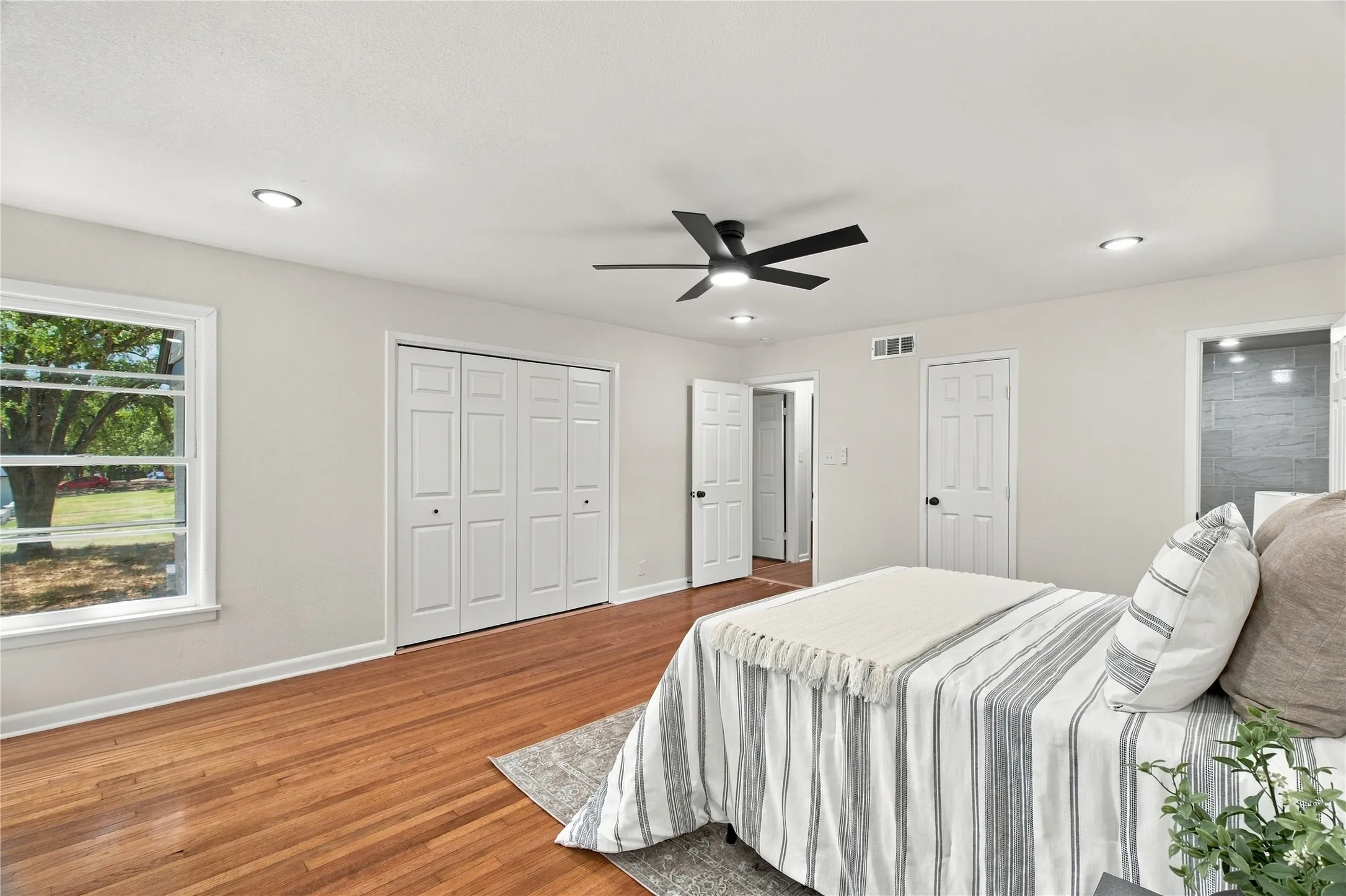 Single Family Residence For Sale in Tarrant County , 5725 Jacqueline Road, Fort Worth, Texas 76112, 4 Bedroom, 2 Bathroom, Garage spaces, 2,389 Sqft, built in 1953, mls#21385024, Real Estate Agent in Fort Worth, Homes For Sale in Tarrant county, Homes For Sale in Fort Worth, Realtor in Fort Worth Texas, Real Estate Brokerage Independent Realty Texas, Luminita Cordes Realtor
