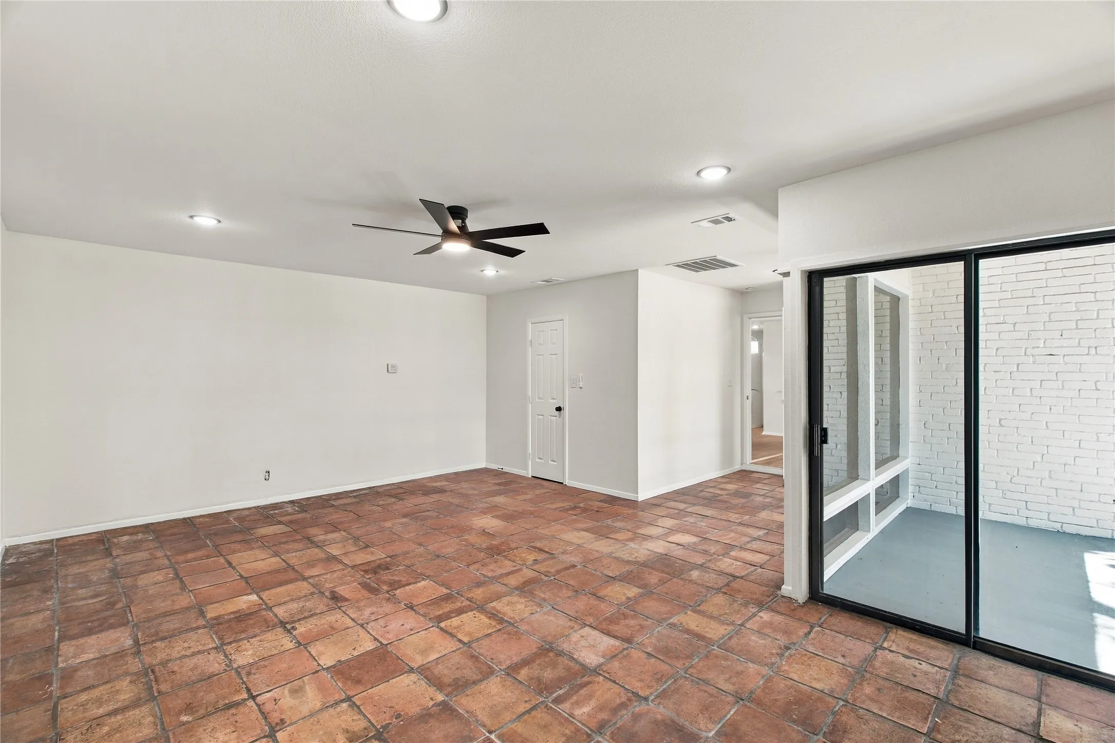 Single Family Residence For Sale in Tarrant County , 5725 Jacqueline Road, Fort Worth, Texas 76112, 4 Bedroom, 2 Bathroom, Garage spaces, 2,389 Sqft, built in 1953, mls#21385024, Real Estate Agent in Fort Worth, Homes For Sale in Tarrant county, Homes For Sale in Fort Worth, Realtor in Fort Worth Texas, Real Estate Brokerage Independent Realty Texas, Luminita Cordes Realtor