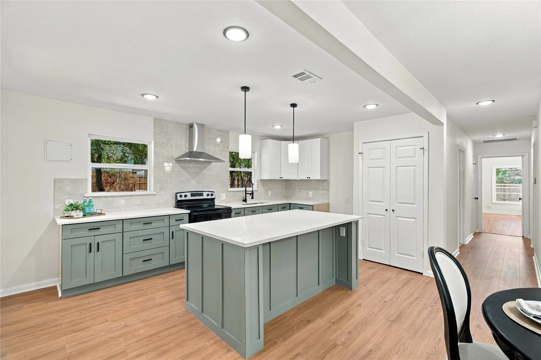 Single Family Residence For Sale in Tarrant County , 5725 Jacqueline Road, Fort Worth, Texas 76112, 4 Bedroom, 2 Bathroom, Garage spaces, 2,389 Sqft, built in 1953, mls#21385024, Real Estate Agent in Fort Worth, Homes For Sale in Tarrant county, Homes For Sale in Fort Worth, Realtor in Fort Worth Texas, Real Estate Brokerage Independent Realty Texas, Luminita Cordes Realtor