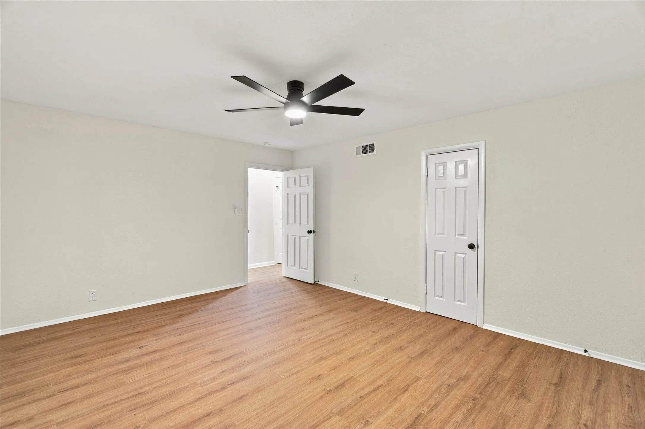 Single Family Residence For Sale in Tarrant County , 5725 Jacqueline Road, Fort Worth, Texas 76112, 4 Bedroom, 2 Bathroom, Garage spaces, 2,389 Sqft, built in 1953, mls#21385024, Real Estate Agent in Fort Worth, Homes For Sale in Tarrant county, Homes For Sale in Fort Worth, Realtor in Fort Worth Texas, Real Estate Brokerage Independent Realty Texas, Luminita Cordes Realtor