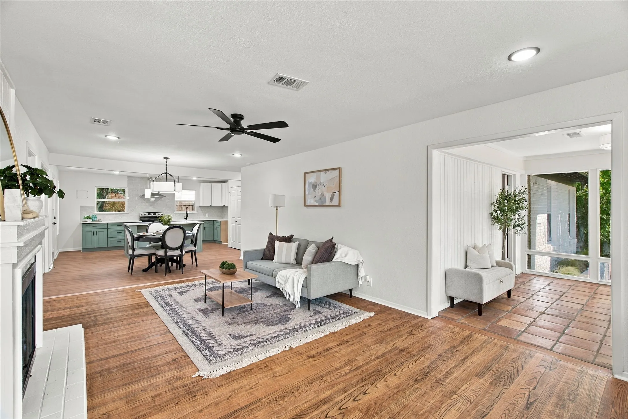 Single Family Residence For Sale in Tarrant County , 5725 Jacqueline Road, Fort Worth, Texas 76112, 4 Bedroom, 2 Bathroom, Garage spaces, 2,389 Sqft, built in 1953, mls#21385024, Real Estate Agent in Fort Worth, Homes For Sale in Tarrant county, Homes For Sale in Fort Worth, Realtor in Fort Worth Texas, Real Estate Brokerage Independent Realty Texas, Luminita Cordes Realtor