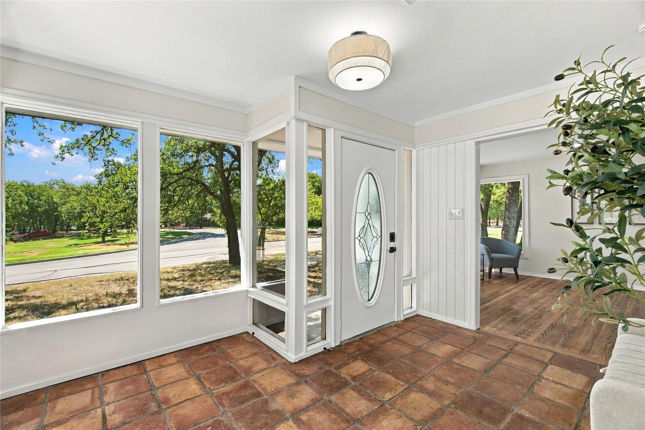 Single Family Residence For Sale in Tarrant County , 5725 Jacqueline Road, Fort Worth, Texas 76112, 4 Bedroom, 2 Bathroom, Garage spaces, 2,389 Sqft, built in 1953, mls#21385024, Real Estate Agent in Fort Worth, Homes For Sale in Tarrant county, Homes For Sale in Fort Worth, Realtor in Fort Worth Texas, Real Estate Brokerage Independent Realty Texas, Luminita Cordes Realtor