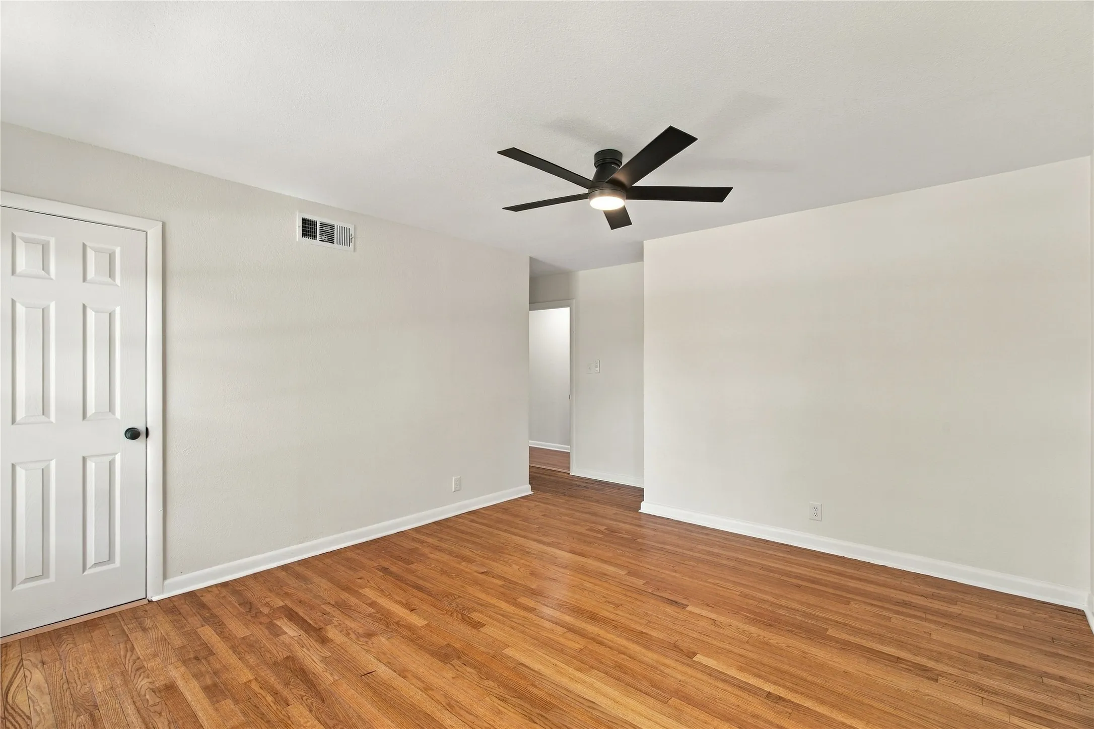 Single Family Residence For Sale in Tarrant County , 5725 Jacqueline Road, Fort Worth, Texas 76112, 4 Bedroom, 2 Bathroom, Garage spaces, 2,389 Sqft, built in 1953, mls#21385024, Real Estate Agent in Fort Worth, Homes For Sale in Tarrant county, Homes For Sale in Fort Worth, Realtor in Fort Worth Texas, Real Estate Brokerage Independent Realty Texas, Luminita Cordes Realtor