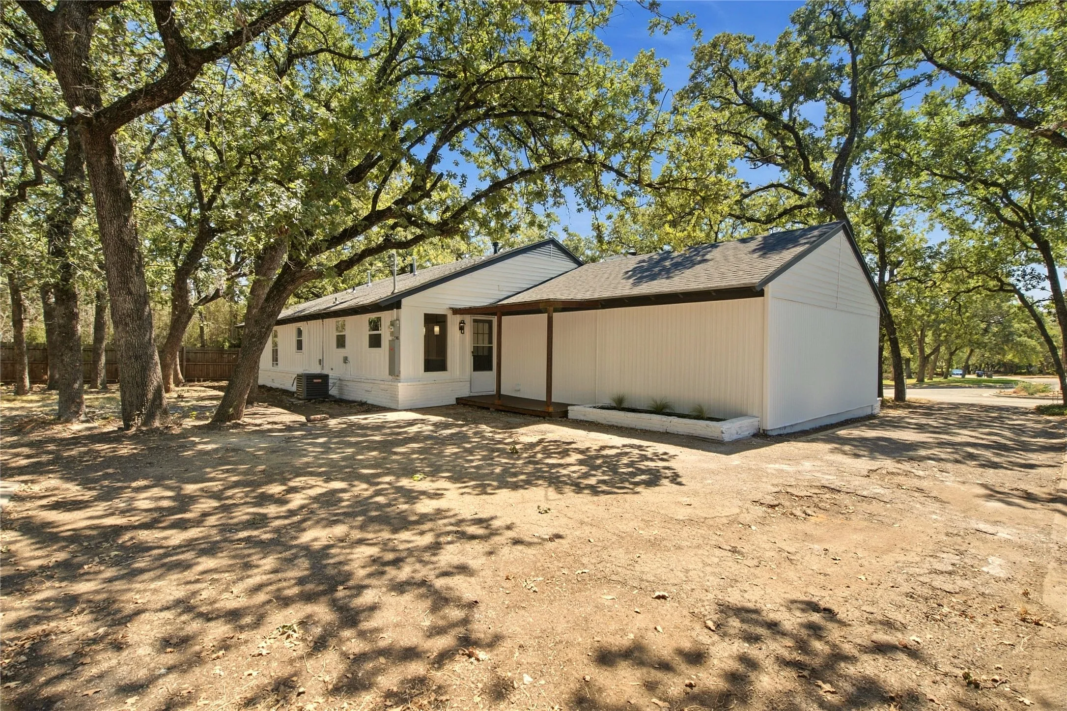 Single Family Residence For Sale in Tarrant County , 5725 Jacqueline Road, Fort Worth, Texas 76112, 4 Bedroom, 2 Bathroom, Garage spaces, 2,389 Sqft, built in 1953, mls#21385024, Real Estate Agent in Fort Worth, Homes For Sale in Tarrant county, Homes For Sale in Fort Worth, Realtor in Fort Worth Texas, Real Estate Brokerage Independent Realty Texas, Luminita Cordes Realtor