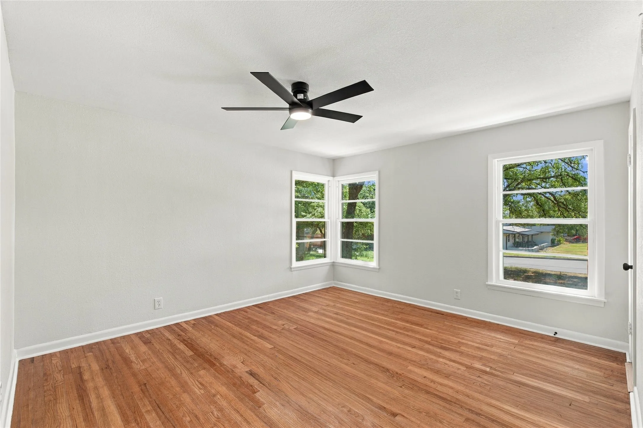 Single Family Residence For Sale in Tarrant County , 5725 Jacqueline Road, Fort Worth, Texas 76112, 4 Bedroom, 2 Bathroom, Garage spaces, 2,389 Sqft, built in 1953, mls#21385024, Real Estate Agent in Fort Worth, Homes For Sale in Tarrant county, Homes For Sale in Fort Worth, Realtor in Fort Worth Texas, Real Estate Brokerage Independent Realty Texas, Luminita Cordes Realtor