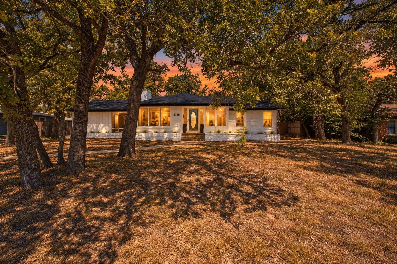 Single Family Residence For Sale in Tarrant County , 5725 Jacqueline Road, Fort Worth, Texas 76112, 4 Bedroom, 2 Bathroom, Garage spaces, 2,389 Sqft, built in 1953, mls#21385024, Real Estate Agent in Fort Worth, Homes For Sale in Tarrant county, Homes For Sale in Fort Worth, Realtor in Fort Worth Texas, Real Estate Brokerage Independent Realty Texas, Luminita Cordes Realtor