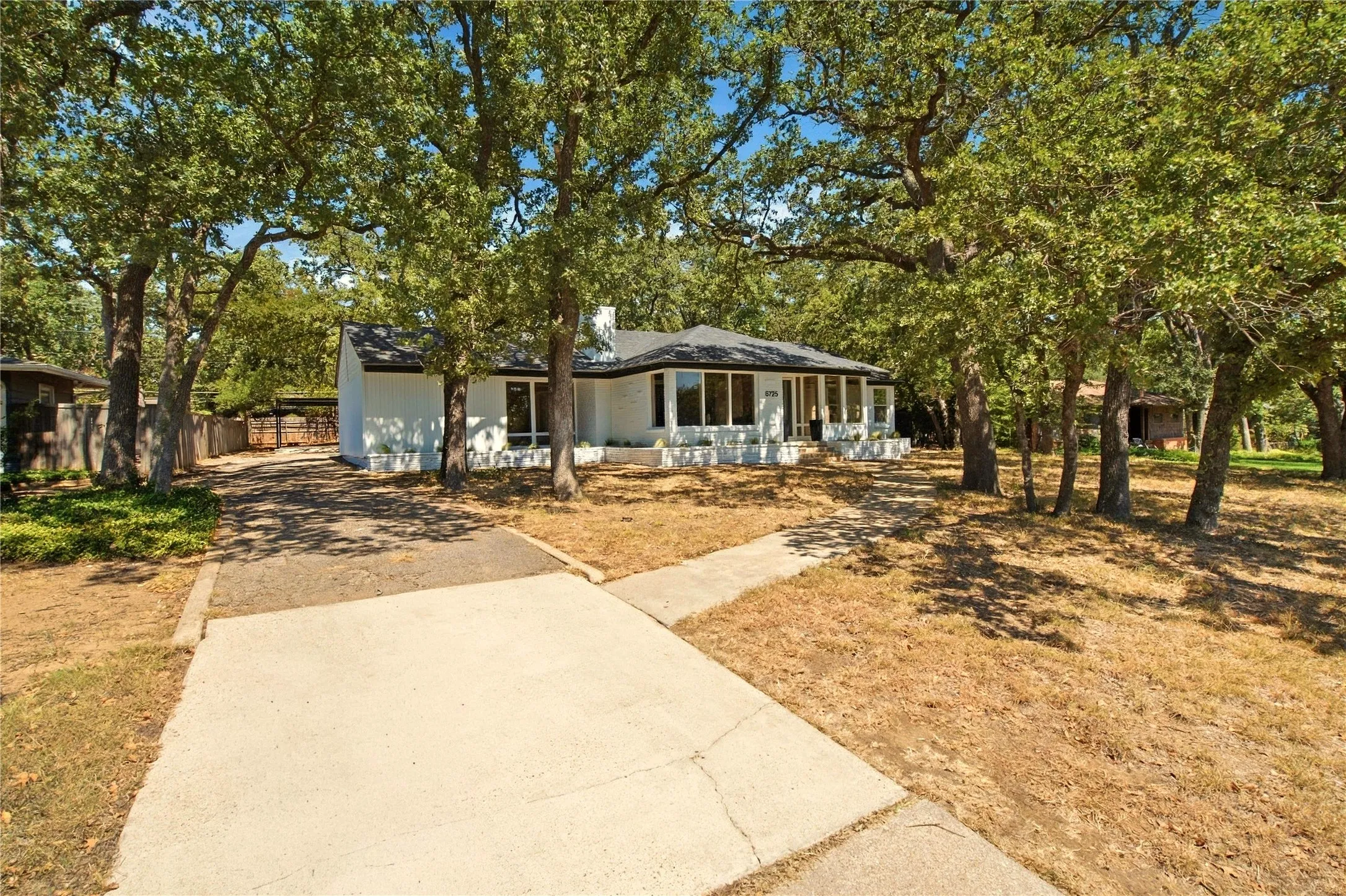 Single Family Residence For Sale in Tarrant County , 5725 Jacqueline Road, Fort Worth, Texas 76112, 4 Bedroom, 2 Bathroom, Garage spaces, 2,389 Sqft, built in 1953, mls#21385024, Real Estate Agent in Fort Worth, Homes For Sale in Tarrant county, Homes For Sale in Fort Worth, Realtor in Fort Worth Texas, Real Estate Brokerage Independent Realty Texas, Luminita Cordes Realtor