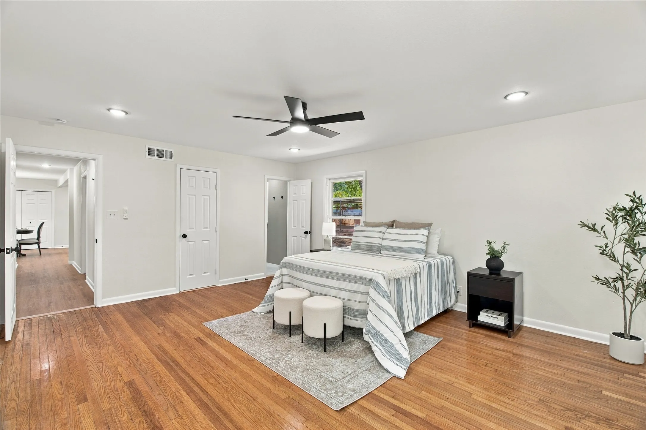 Single Family Residence For Sale in Tarrant County , 5725 Jacqueline Road, Fort Worth, Texas 76112, 4 Bedroom, 2 Bathroom, Garage spaces, 2,389 Sqft, built in 1953, mls#21385024, Real Estate Agent in Fort Worth, Homes For Sale in Tarrant county, Homes For Sale in Fort Worth, Realtor in Fort Worth Texas, Real Estate Brokerage Independent Realty Texas, Luminita Cordes Realtor