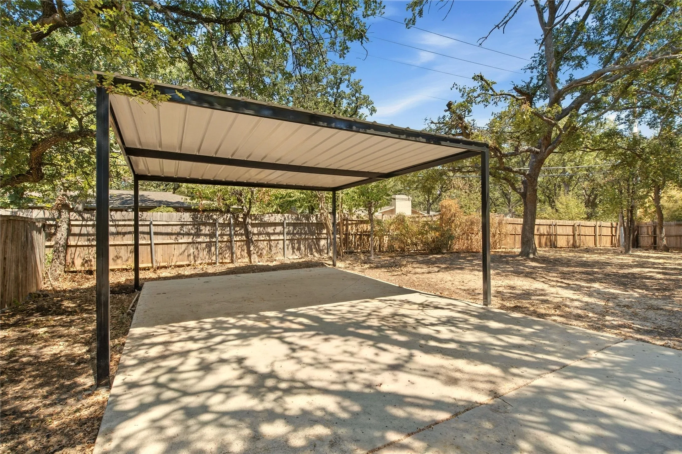 Single Family Residence For Sale in Tarrant County , 5725 Jacqueline Road, Fort Worth, Texas 76112, 4 Bedroom, 2 Bathroom, Garage spaces, 2,389 Sqft, built in 1953, mls#21385024, Real Estate Agent in Fort Worth, Homes For Sale in Tarrant county, Homes For Sale in Fort Worth, Realtor in Fort Worth Texas, Real Estate Brokerage Independent Realty Texas, Luminita Cordes Realtor