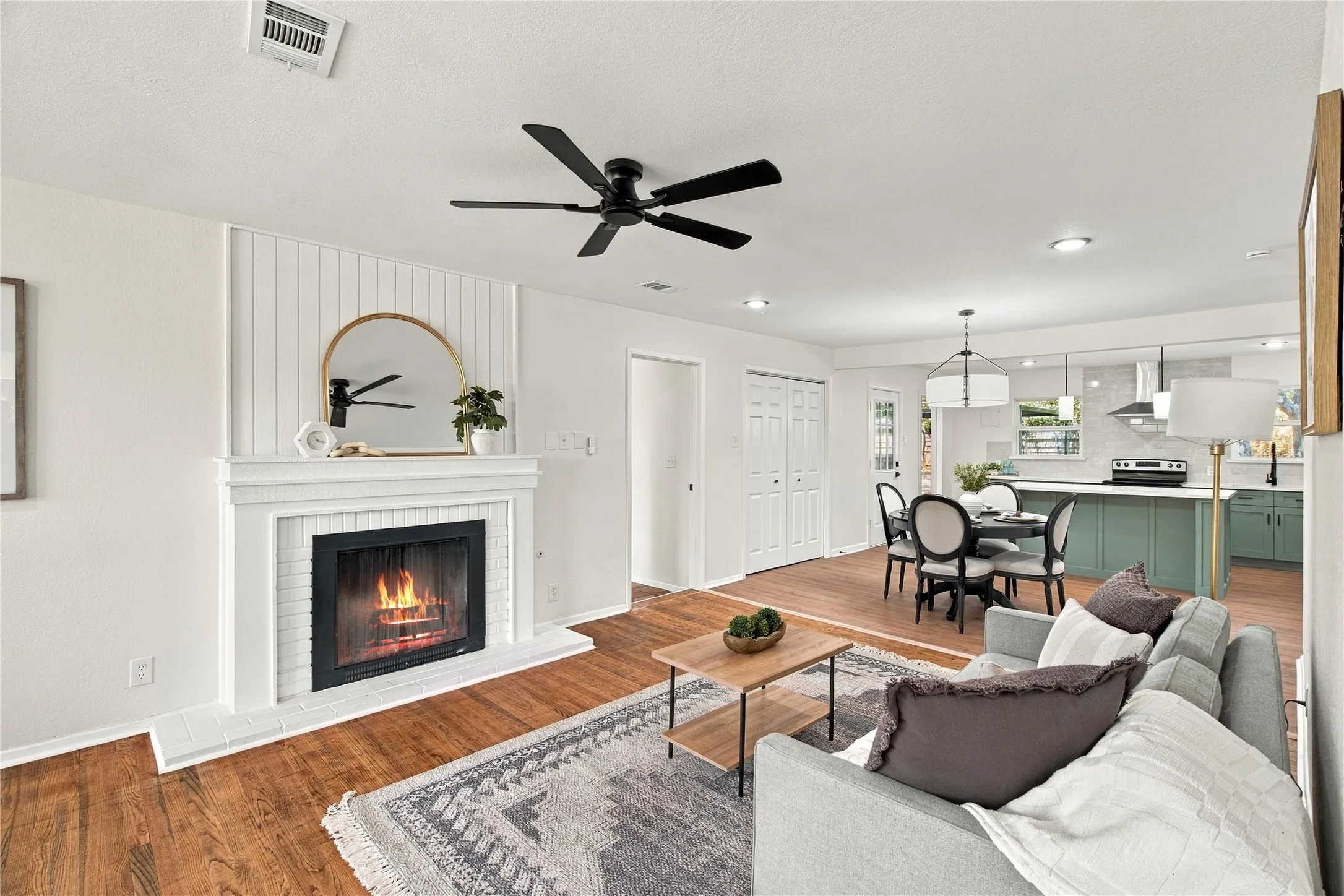 Single Family Residence For Sale in Tarrant County , 5725 Jacqueline Road, Fort Worth, Texas 76112, 4 Bedroom, 2 Bathroom, Garage spaces, 2,389 Sqft, built in 1953, mls#21385024, Real Estate Agent in Fort Worth, Homes For Sale in Tarrant county, Homes For Sale in Fort Worth, Realtor in Fort Worth Texas, Real Estate Brokerage Independent Realty Texas, Luminita Cordes Realtor