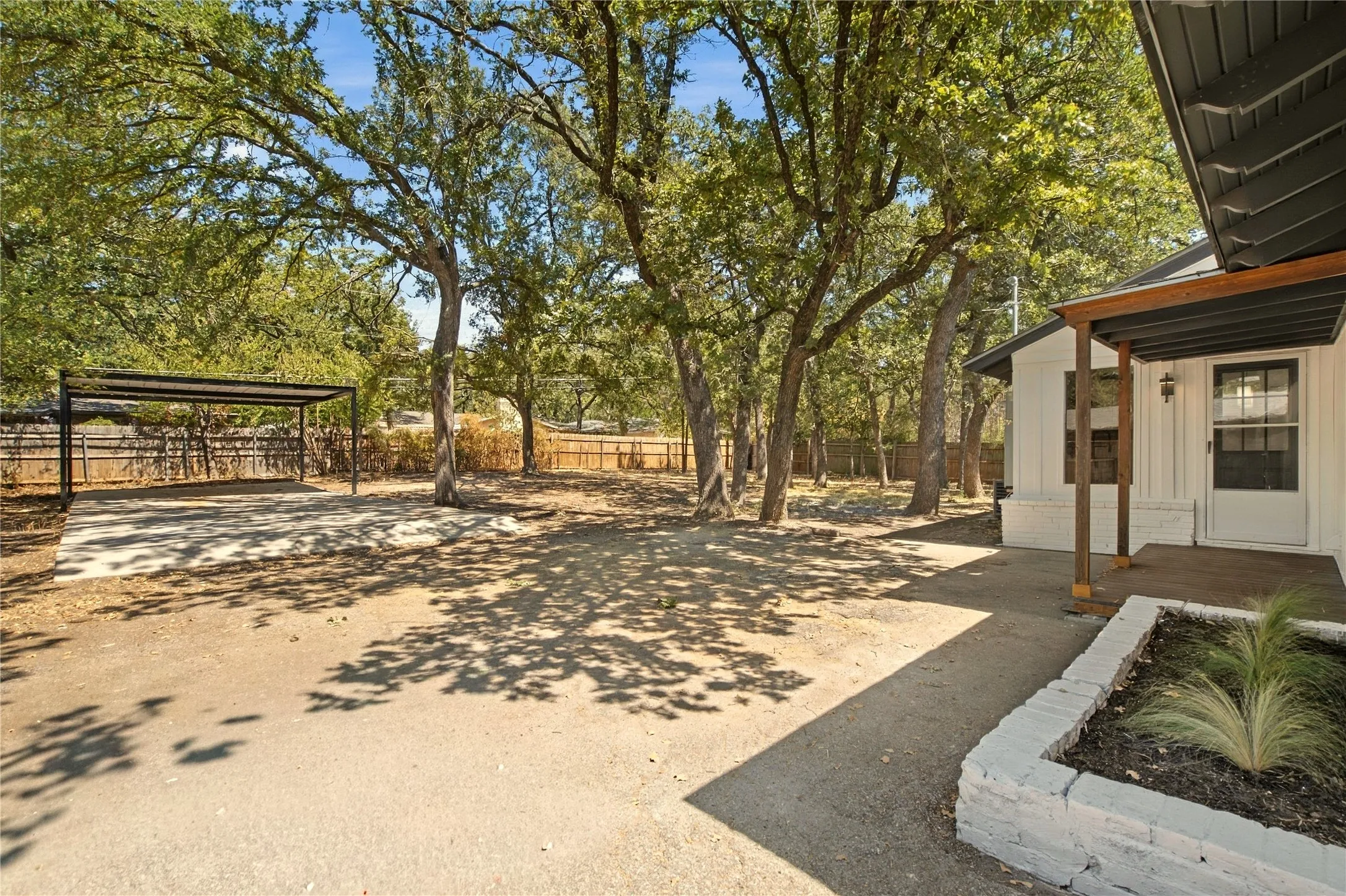 Single Family Residence For Sale in Tarrant County , 5725 Jacqueline Road, Fort Worth, Texas 76112, 4 Bedroom, 2 Bathroom, Garage spaces, 2,389 Sqft, built in 1953, mls#21385024, Real Estate Agent in Fort Worth, Homes For Sale in Tarrant county, Homes For Sale in Fort Worth, Realtor in Fort Worth Texas, Real Estate Brokerage Independent Realty Texas, Luminita Cordes Realtor