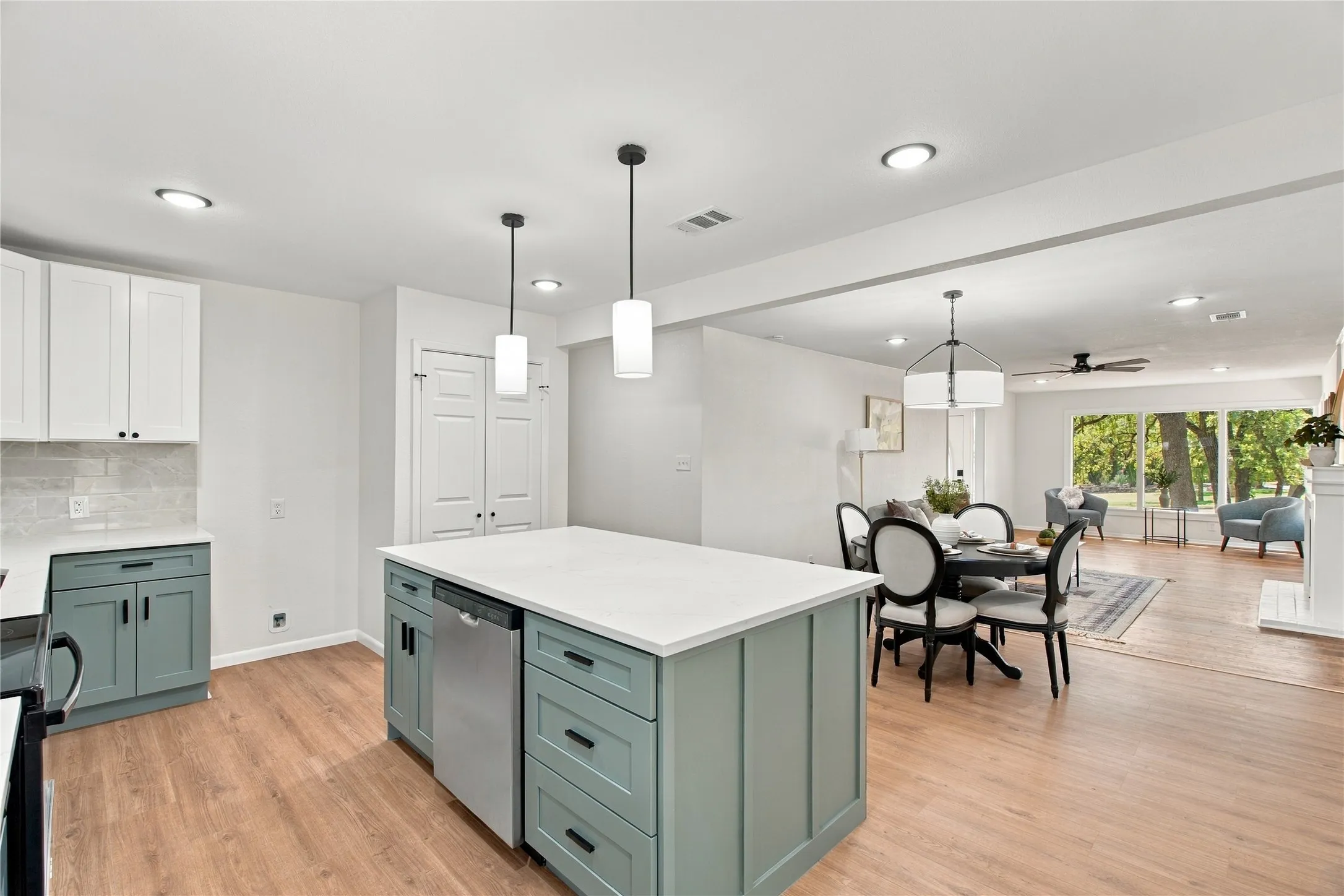 Single Family Residence For Sale in Tarrant County , 5725 Jacqueline Road, Fort Worth, Texas 76112, 4 Bedroom, 2 Bathroom, Garage spaces, 2,389 Sqft, built in 1953, mls#21385024, Real Estate Agent in Fort Worth, Homes For Sale in Tarrant county, Homes For Sale in Fort Worth, Realtor in Fort Worth Texas, Real Estate Brokerage Independent Realty Texas, Luminita Cordes Realtor