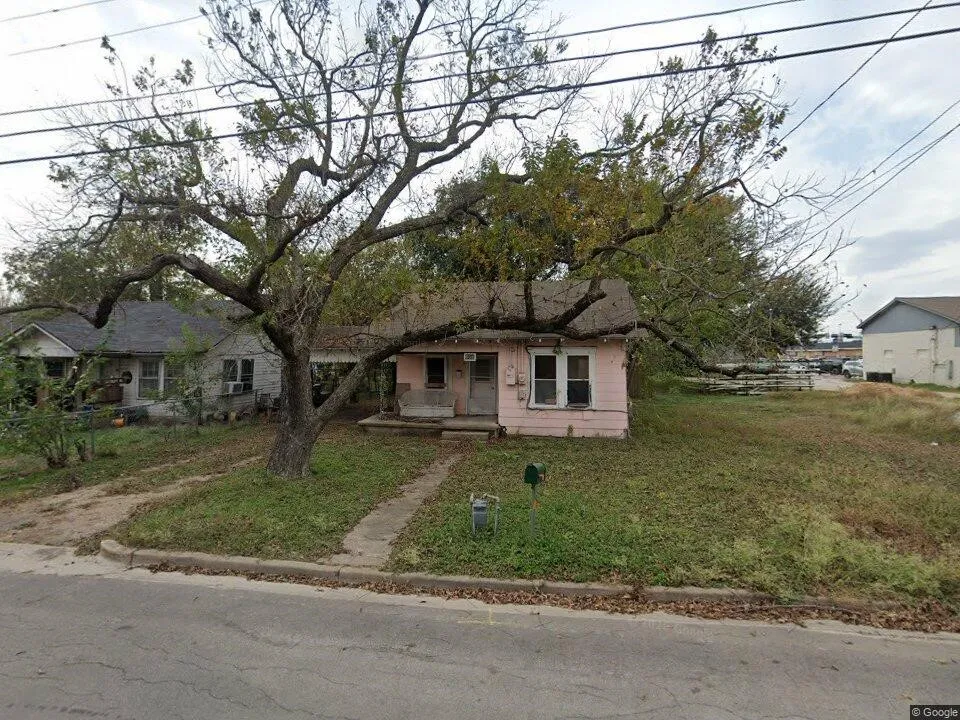 Single Family Residence For Sale in Mc Lennan County , 802 Lewis Street, Bellmead, Texas 76705, 2 Bedroom, 1 Bathroom, Garage spaces, 980 Sqft, built in 1950, mls#21383144, Real Estate Agent in Bellmead, Homes For Sale in Mc Lennan county, Homes For Sale in Bellmead, Realtor in Bellmead Texas, Real Estate Brokerage Independent Realty Texas, Luminita Cordes Realtor