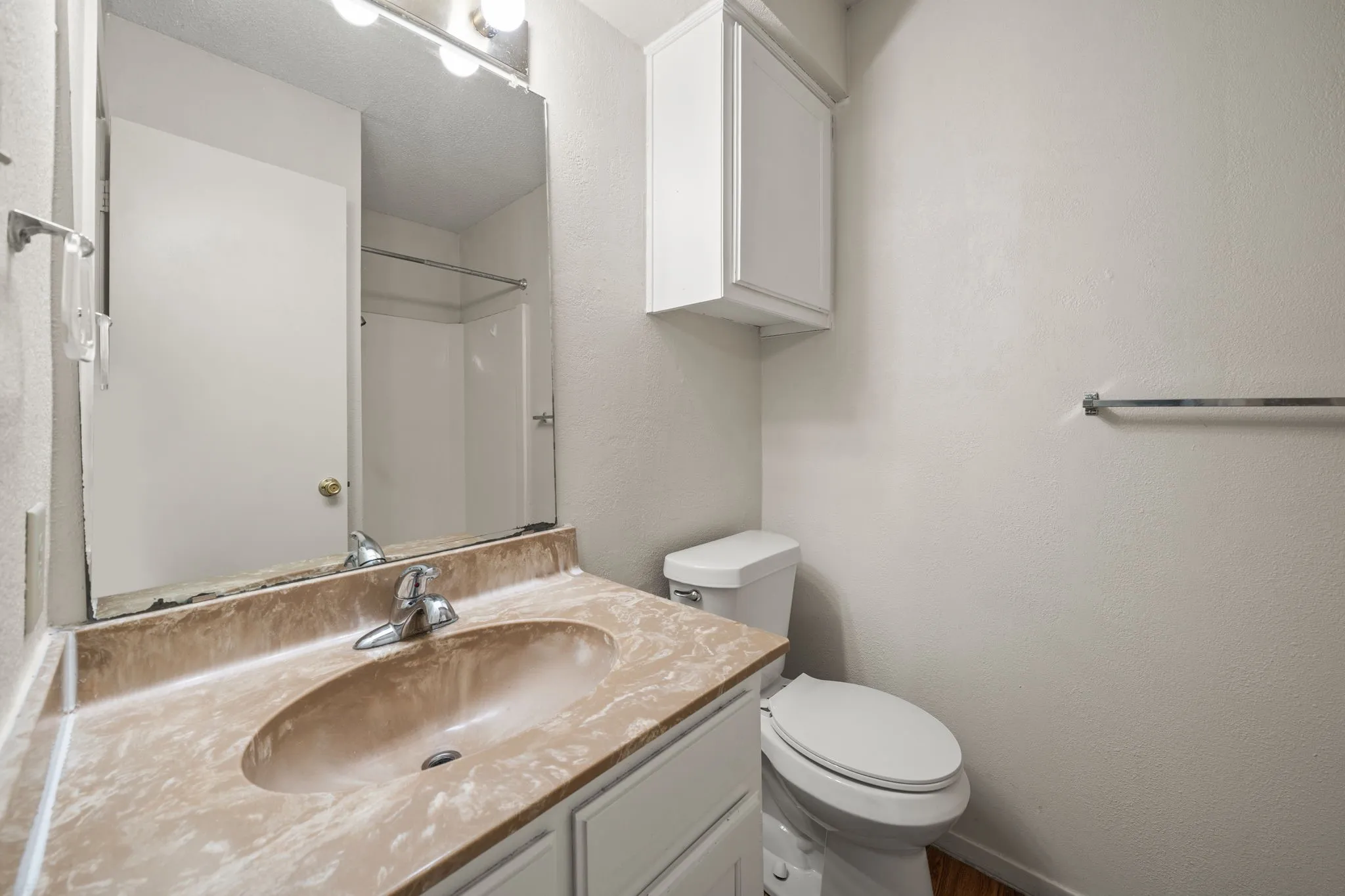 Townhouse For Rent in Denton County , 929 W Hickory Street A14, Denton, Texas 76201, 2 Bedroom, 3 Bathroom, Garage spaces, 1,047 Sqft, built in 1985, mls#21384096, Real Estate Agent in Denton, Homes For Rent in Denton county, Homes For Rent in Denton, Realtor in Denton Texas, Real Estate Brokerage Independent Realty Texas, Luminita Cordes Realtor