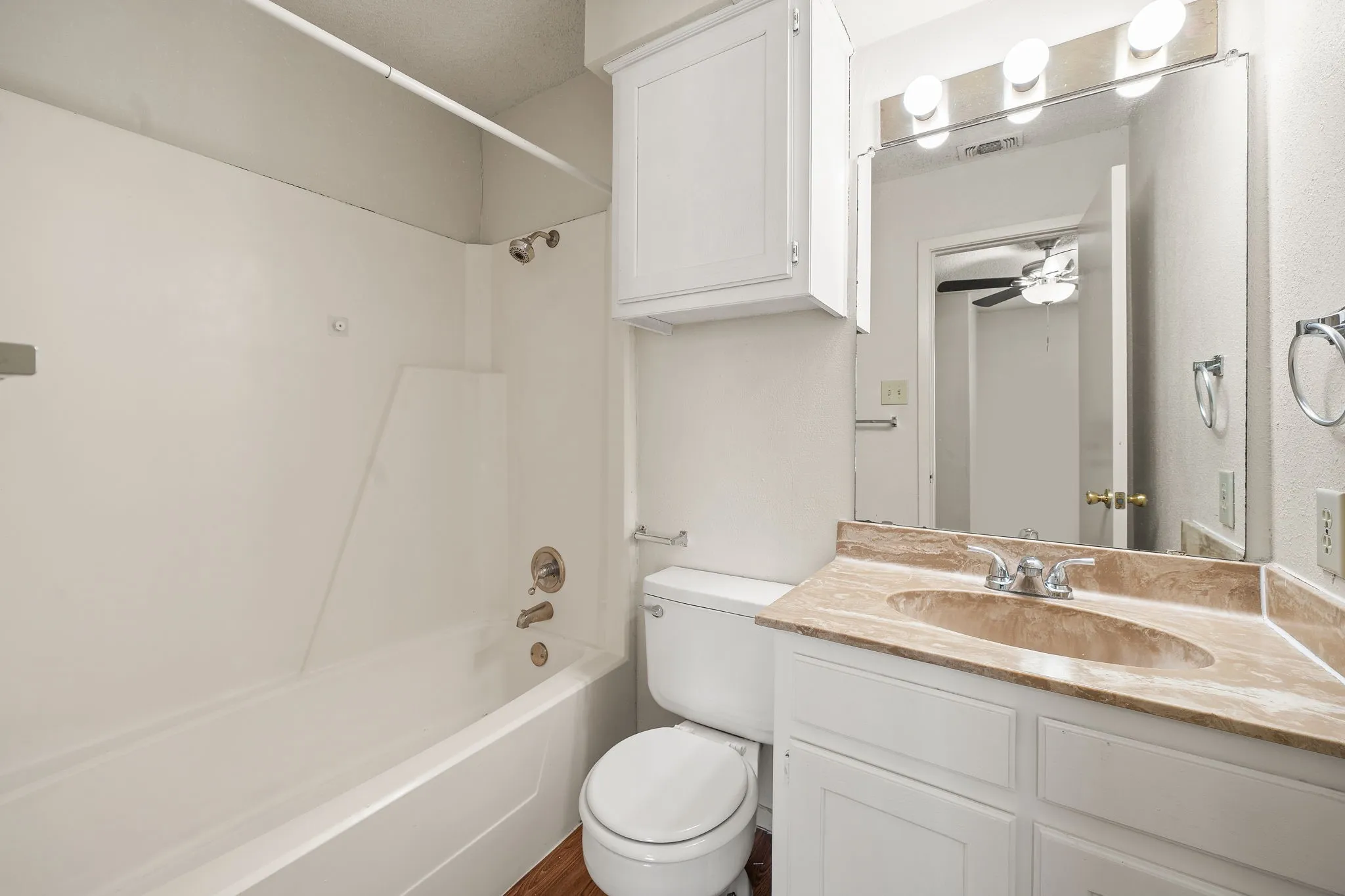 Townhouse For Rent in Denton County , 929 W Hickory Street A14, Denton, Texas 76201, 2 Bedroom, 3 Bathroom, Garage spaces, 1,047 Sqft, built in 1985, mls#21384096, Real Estate Agent in Denton, Homes For Rent in Denton county, Homes For Rent in Denton, Realtor in Denton Texas, Real Estate Brokerage Independent Realty Texas, Luminita Cordes Realtor