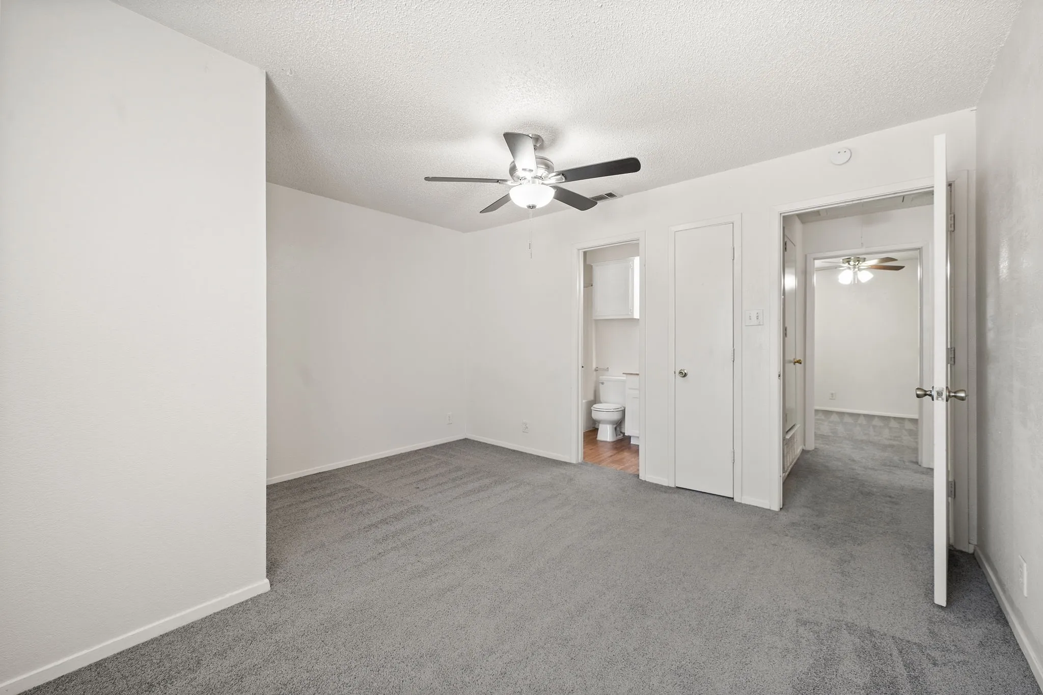 Townhouse For Rent in Denton County , 929 W Hickory Street A14, Denton, Texas 76201, 2 Bedroom, 3 Bathroom, Garage spaces, 1,047 Sqft, built in 1985, mls#21384096, Real Estate Agent in Denton, Homes For Rent in Denton county, Homes For Rent in Denton, Realtor in Denton Texas, Real Estate Brokerage Independent Realty Texas, Luminita Cordes Realtor