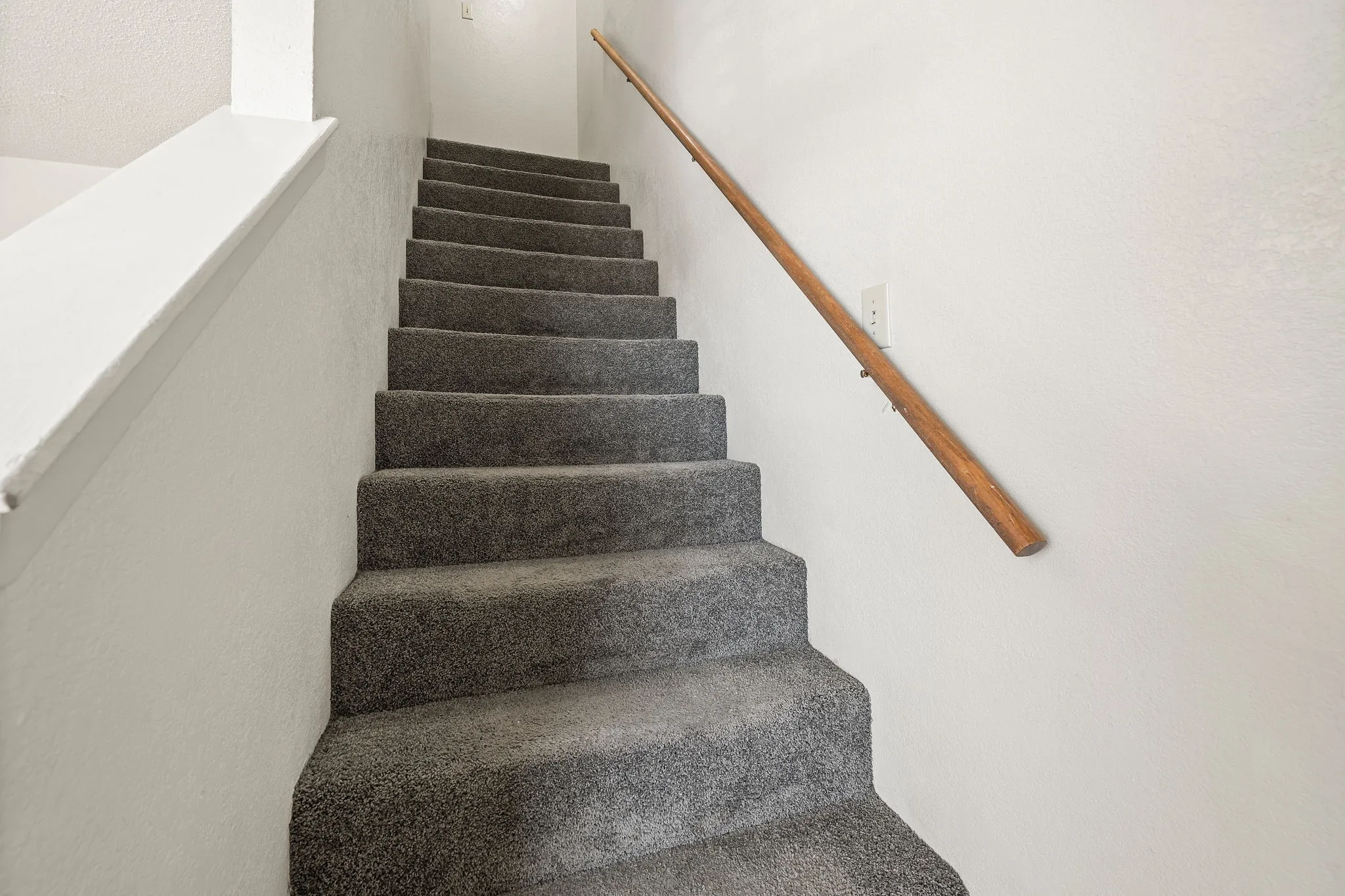 Townhouse For Rent in Denton County , 929 W Hickory Street A14, Denton, Texas 76201, 2 Bedroom, 3 Bathroom, Garage spaces, 1,047 Sqft, built in 1985, mls#21384096, Real Estate Agent in Denton, Homes For Rent in Denton county, Homes For Rent in Denton, Realtor in Denton Texas, Real Estate Brokerage Independent Realty Texas, Luminita Cordes Realtor