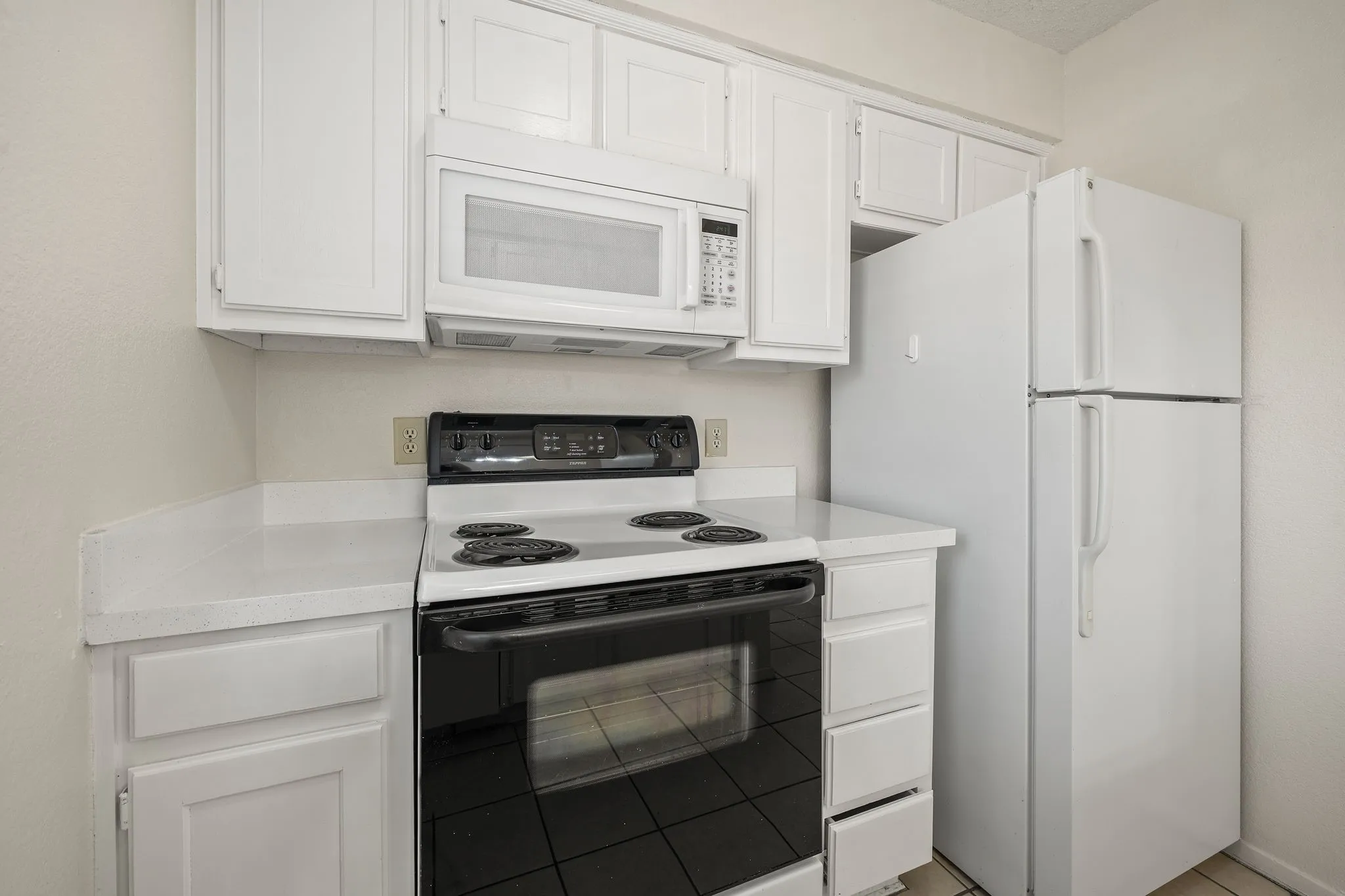 Townhouse For Rent in Denton County , 929 W Hickory Street A14, Denton, Texas 76201, 2 Bedroom, 3 Bathroom, Garage spaces, 1,047 Sqft, built in 1985, mls#21384096, Real Estate Agent in Denton, Homes For Rent in Denton county, Homes For Rent in Denton, Realtor in Denton Texas, Real Estate Brokerage Independent Realty Texas, Luminita Cordes Realtor