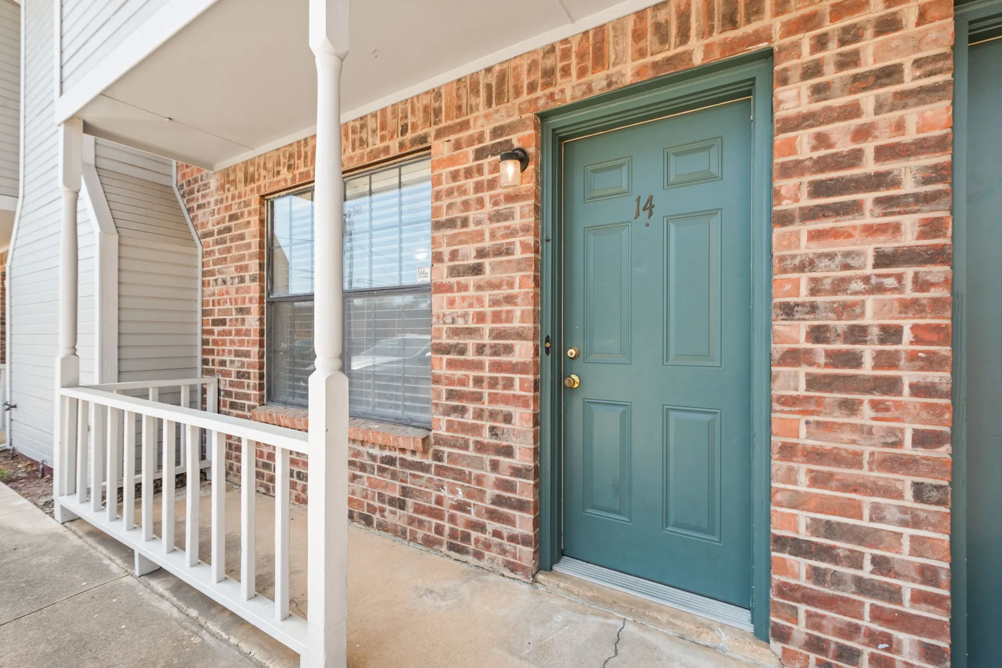 Townhouse For Rent in Denton County , 929 W Hickory Street A14, Denton, Texas 76201, 2 Bedroom, 3 Bathroom, Garage spaces, 1,047 Sqft, built in 1985, mls#21384096, Real Estate Agent in Denton, Homes For Rent in Denton county, Homes For Rent in Denton, Realtor in Denton Texas, Real Estate Brokerage Independent Realty Texas, Luminita Cordes Realtor