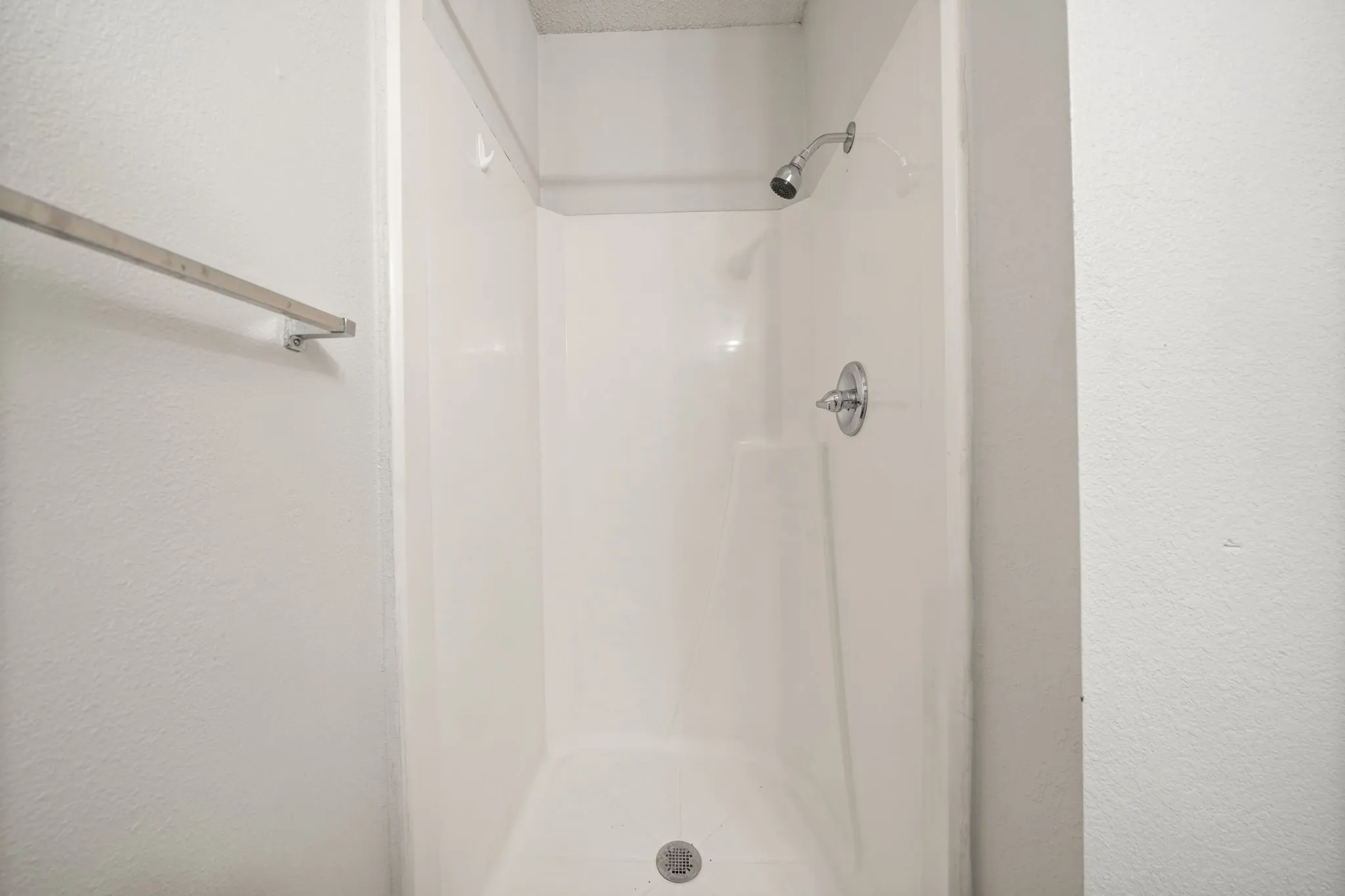 Townhouse For Rent in Denton County , 929 W Hickory Street A14, Denton, Texas 76201, 2 Bedroom, 3 Bathroom, Garage spaces, 1,047 Sqft, built in 1985, mls#21384096, Real Estate Agent in Denton, Homes For Rent in Denton county, Homes For Rent in Denton, Realtor in Denton Texas, Real Estate Brokerage Independent Realty Texas, Luminita Cordes Realtor