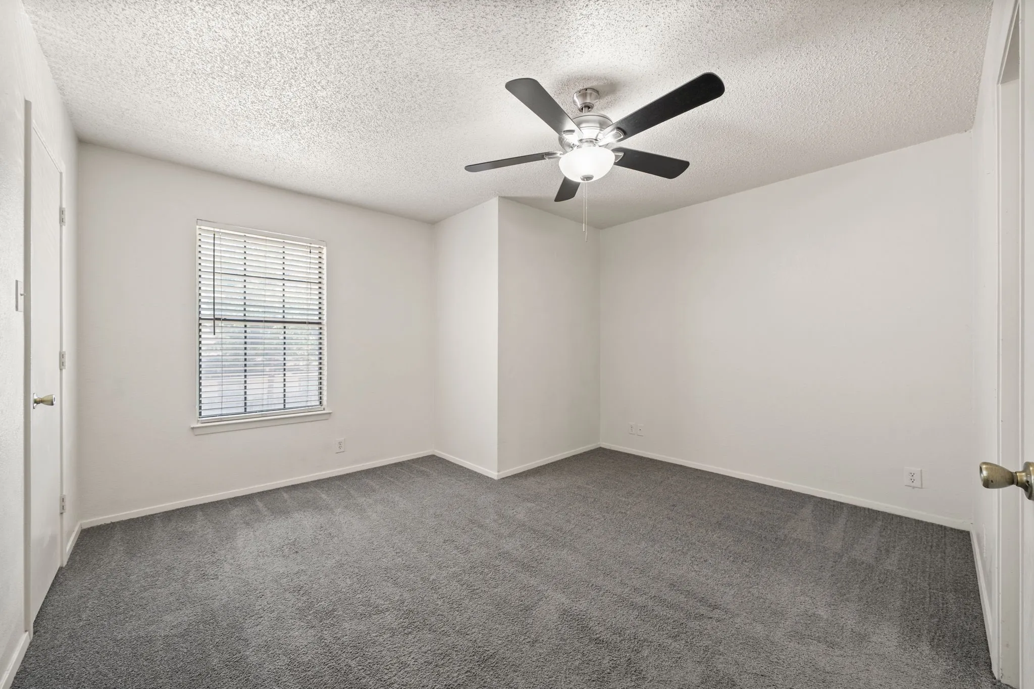 Townhouse For Rent in Denton County , 929 W Hickory Street A14, Denton, Texas 76201, 2 Bedroom, 3 Bathroom, Garage spaces, 1,047 Sqft, built in 1985, mls#21384096, Real Estate Agent in Denton, Homes For Rent in Denton county, Homes For Rent in Denton, Realtor in Denton Texas, Real Estate Brokerage Independent Realty Texas, Luminita Cordes Realtor