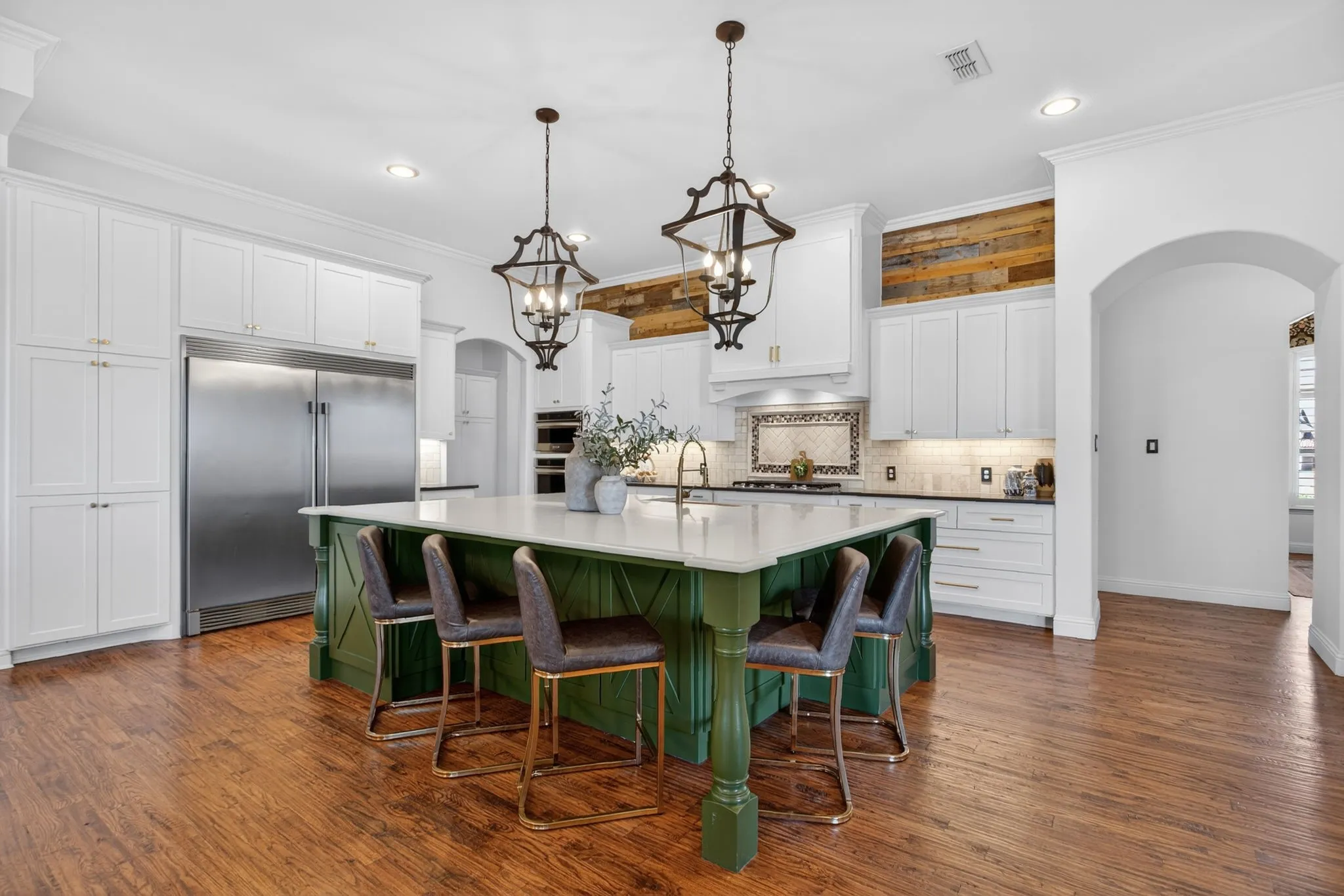 Single Family Residence For Sale in Parker County , 301 Rustic View Lane, Aledo, Texas 76008, 5 Bedroom, 5 Bathroom, 9 Garage spaces, 4,382 Sqft, built in 2014, mls#21385026, Real Estate Agent in Aledo, Homes For Sale in Parker county, Homes For Sale in Aledo, Realtor in Aledo Texas, Real Estate Brokerage Independent Realty Texas, Luminita Cordes Realtor
